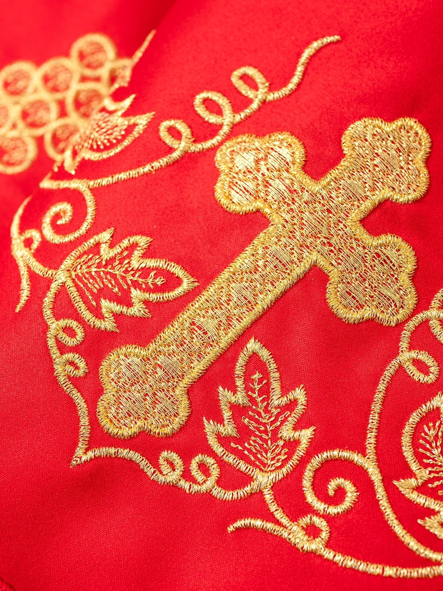 Puntilla de altar con bordado Cruz y Uvas - rojo KOM/020/02 15cm 3,5m - CASULLAS.ES