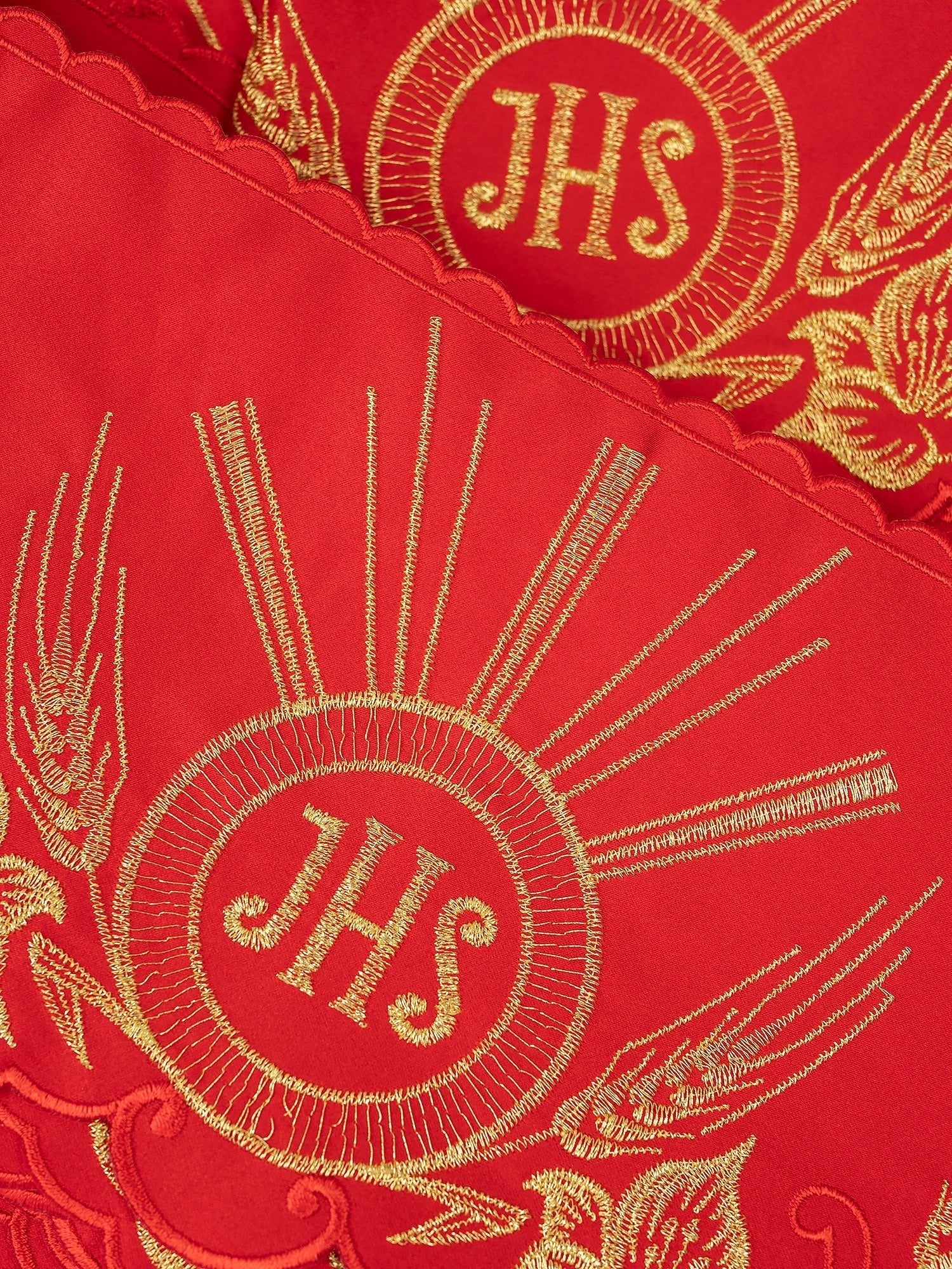 Puntilla de altar con bordado IHS - rojo KOM/053/02 15cm 3,5m - CASULLAS.ES