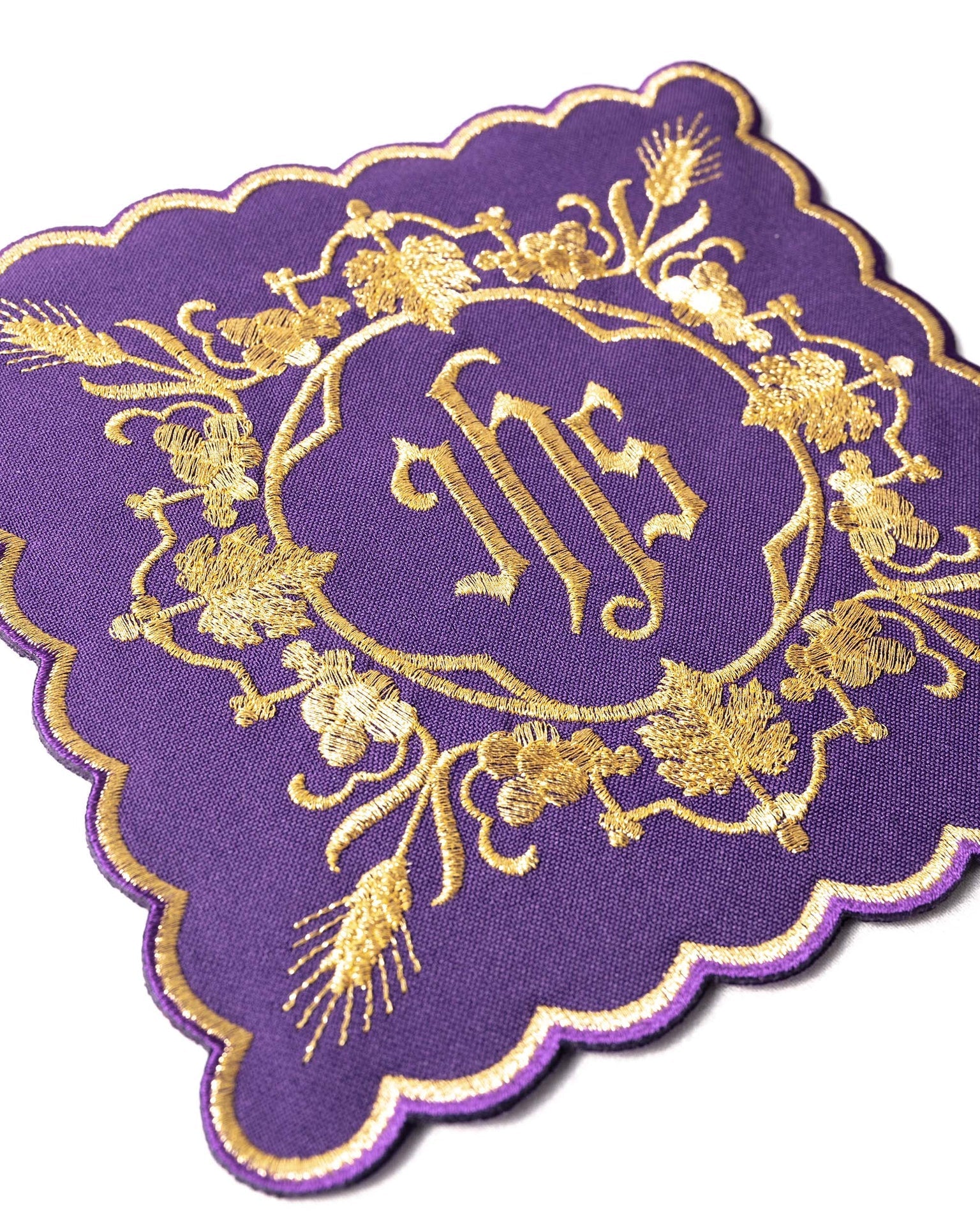 Servicio de altar bordado con motivo IHS morado KDT/5027/03 FIOLET - CASULLAS.ES