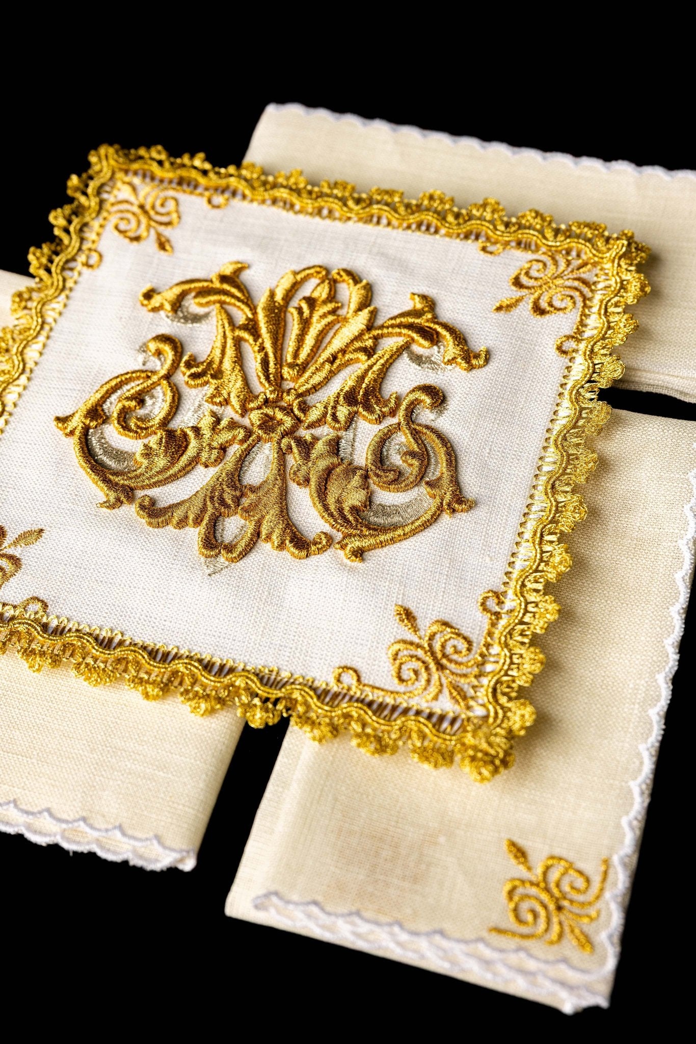 Servicio de altar bordado con símbolo Mariano HA/5012 - CASULLAS.ES