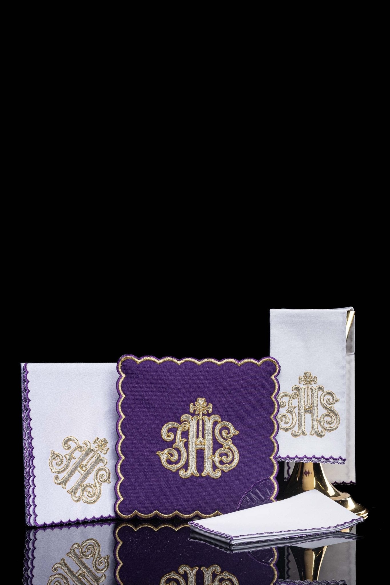 Servicio de altar bordado IHS palia morada KK/072/03 - CASULLAS.ES