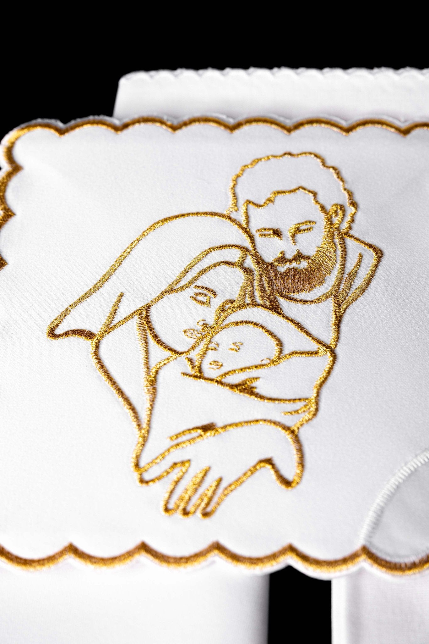 Servicio de altar con bordado de la Sagrada Familia KK/120 - CASULLAS.ES