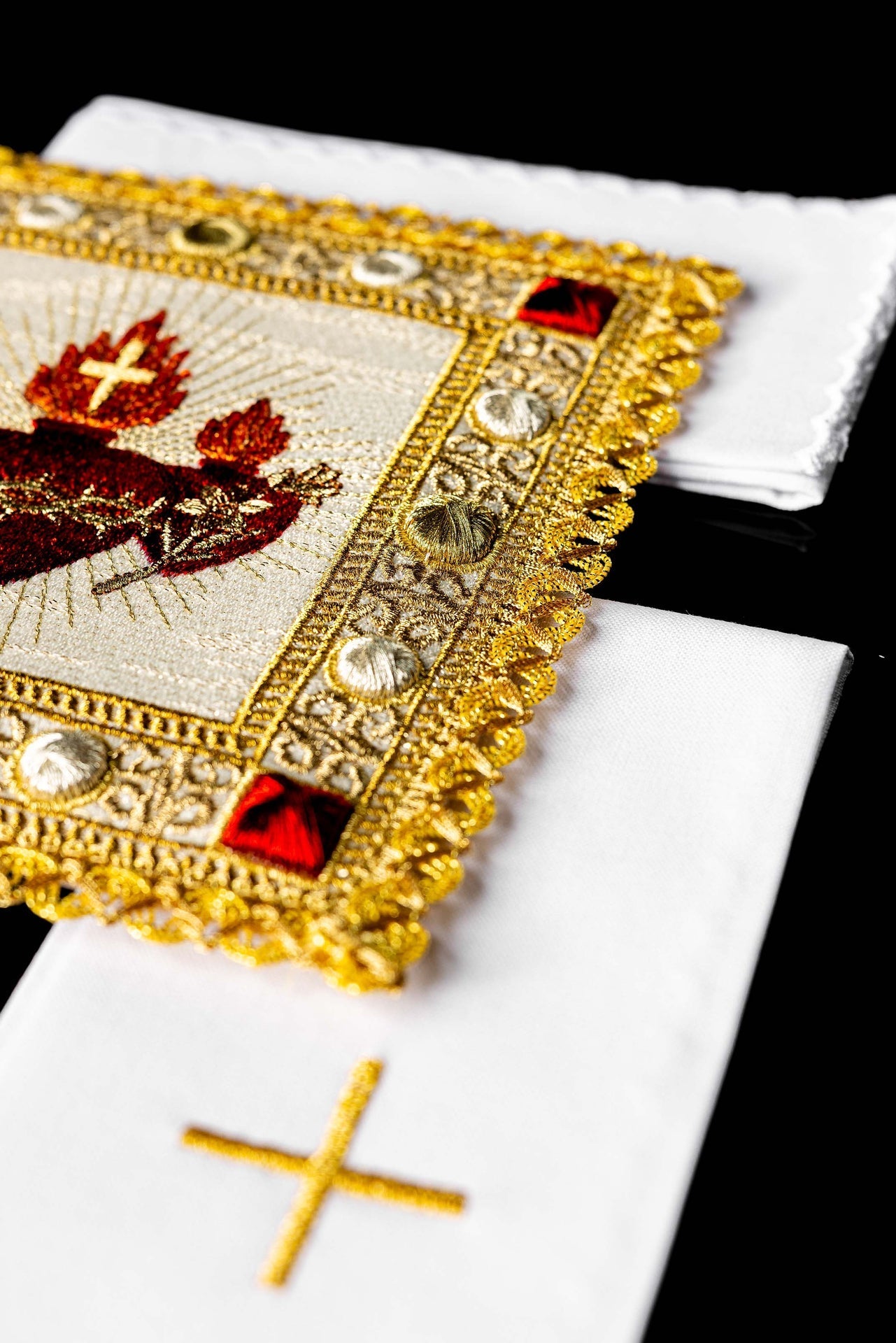 Servicio de altar con bordado de los tres corazones S-5577 - CASULLAS.ES
