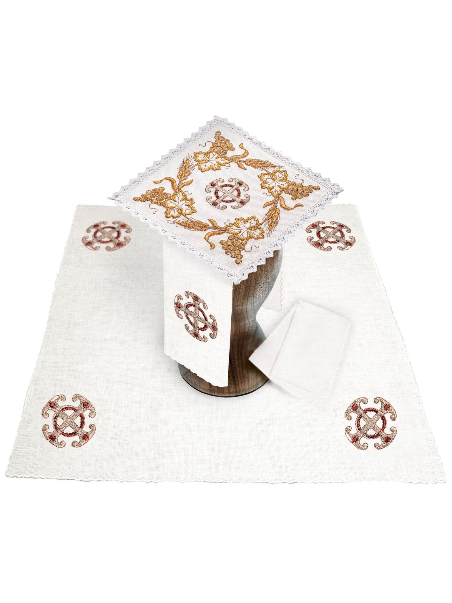 Servicio de altar con rico bordado dorado KKL/036 - CASULLAS.ES