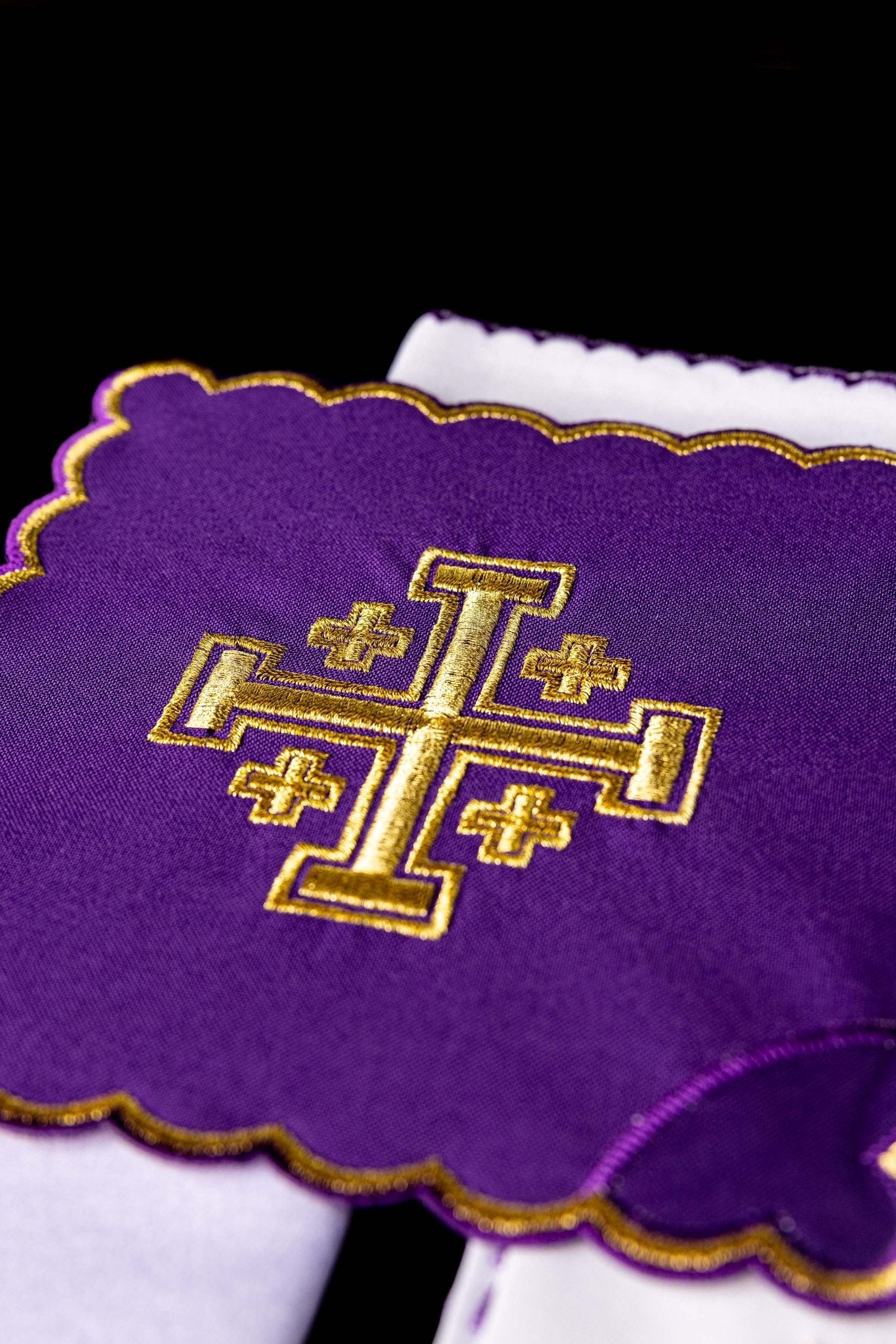 Servicio de altar Cruz de Jerusalén bordada Morado KK/030/03 - CASULLAS.ES