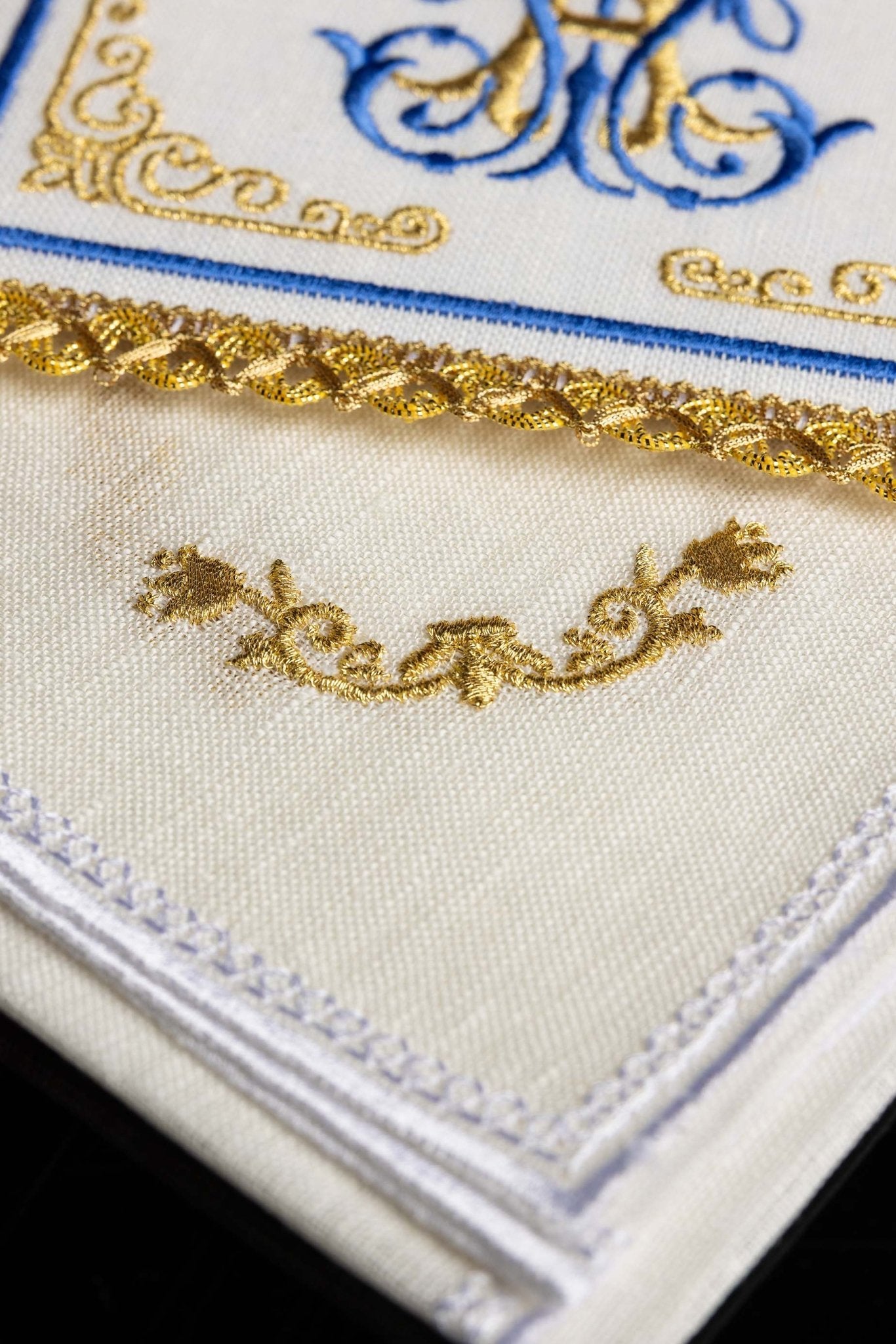 Servicio de altar lino con motivo mariano S-5017 - CASULLAS.ES
