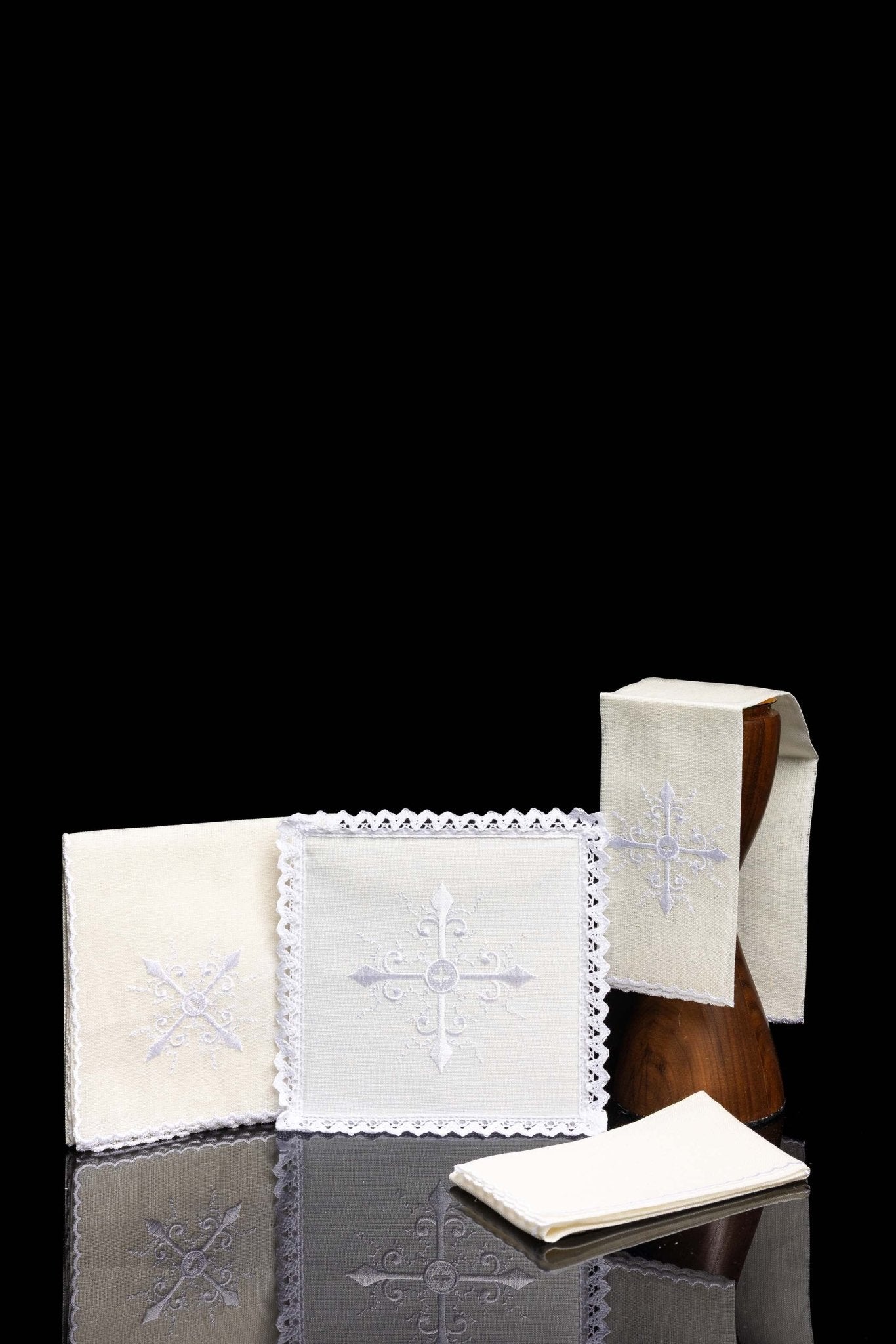 Servicio de altar lino con sencillo bordado Cruz KKL/057 - CASULLAS.ES
