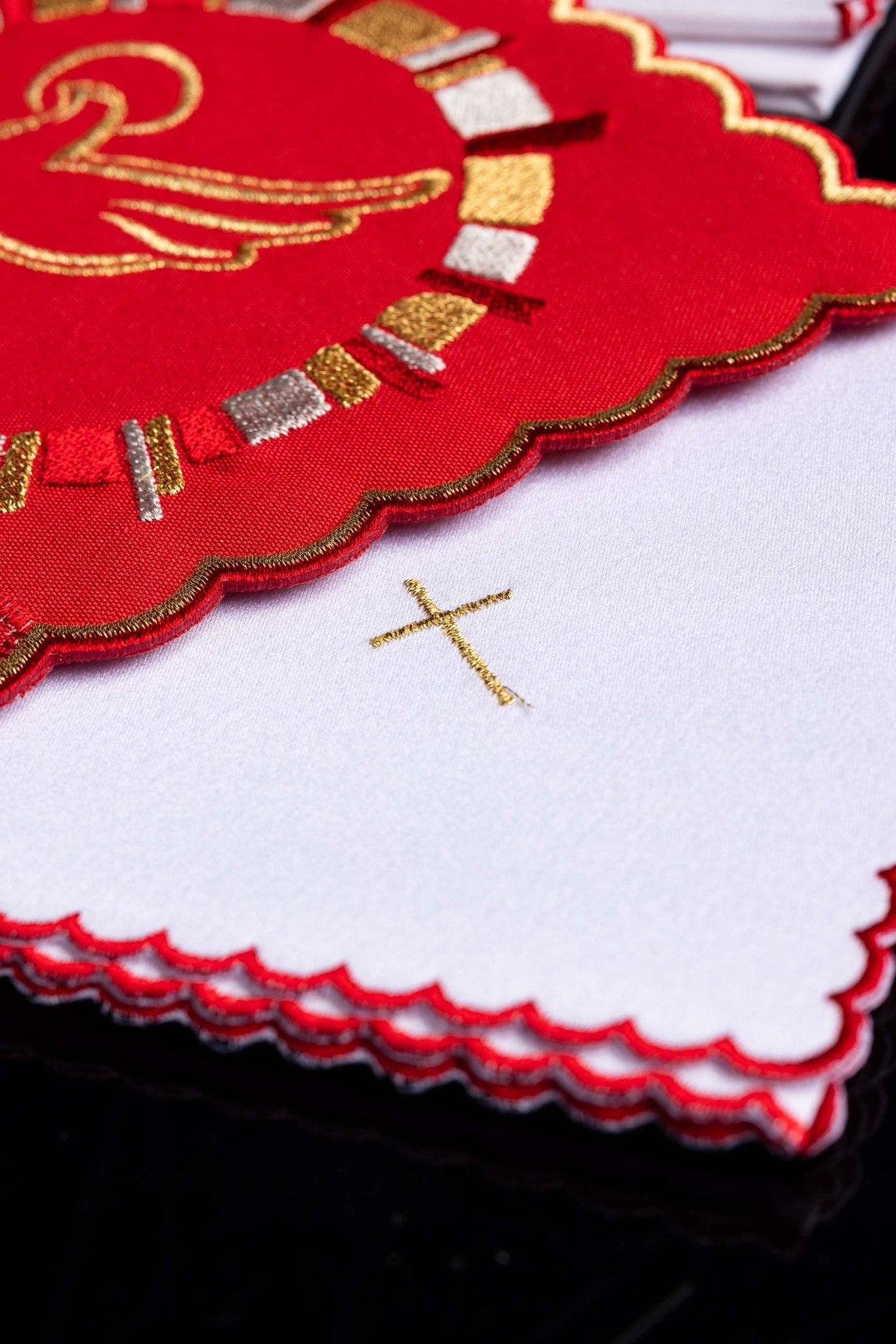 Servicio de altar rojo con bordado del Espíritu Santo KK/141 - CASULLAS.ES