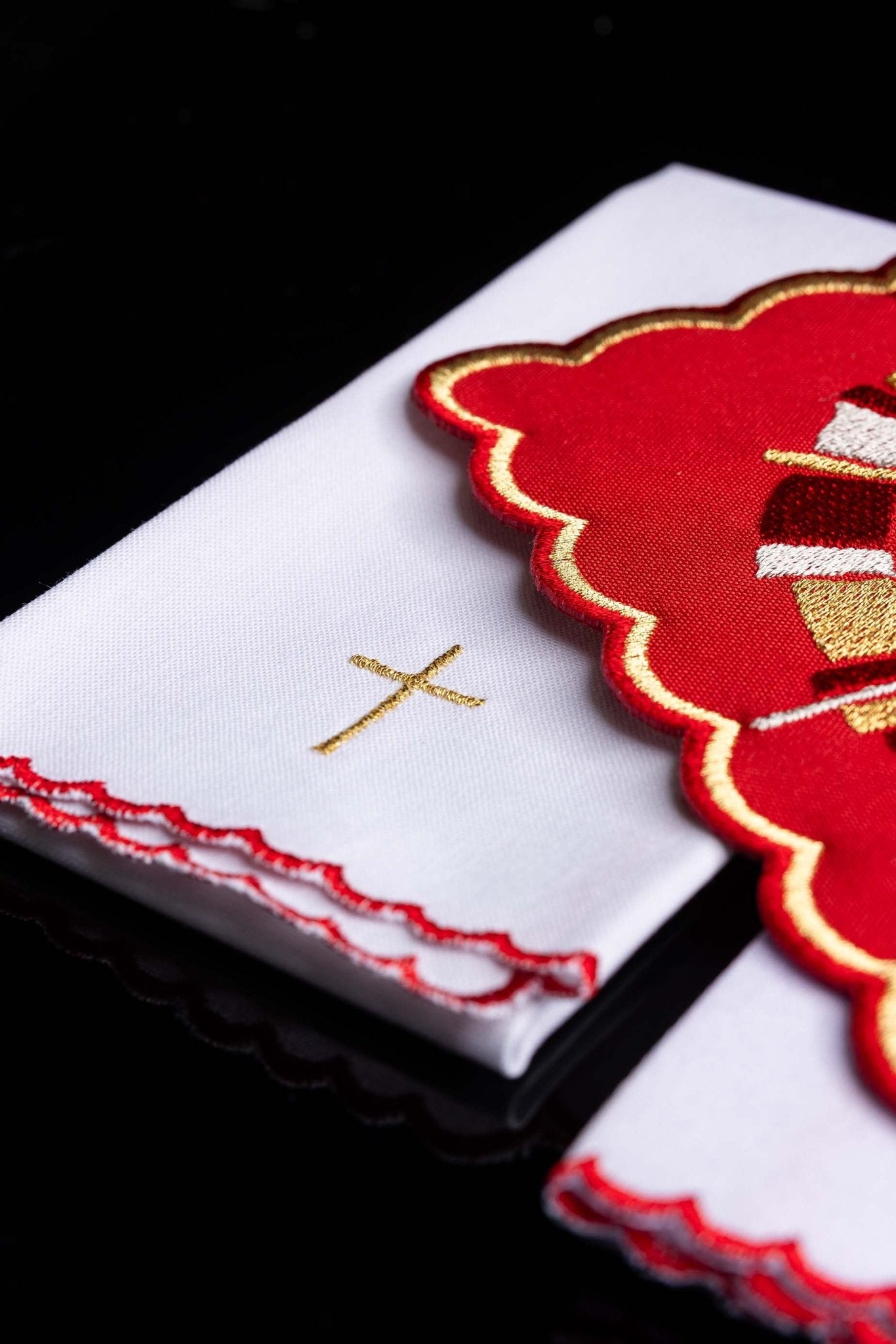 Servicio de altar rojo con bordado del Espíritu Santo KK/141 - CASULLAS.ES