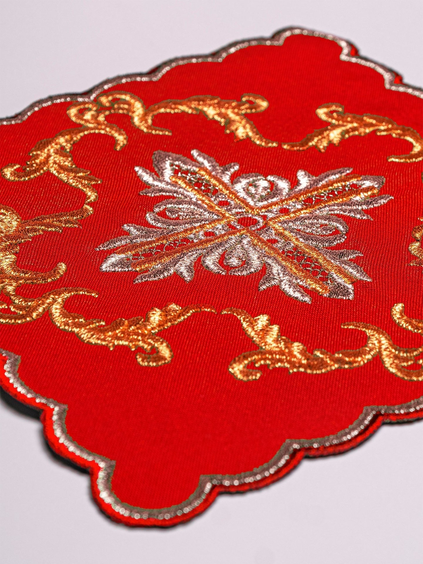 Servicio de altar rojo con cruz bordada KK/151/02 - CASULLAS.ES