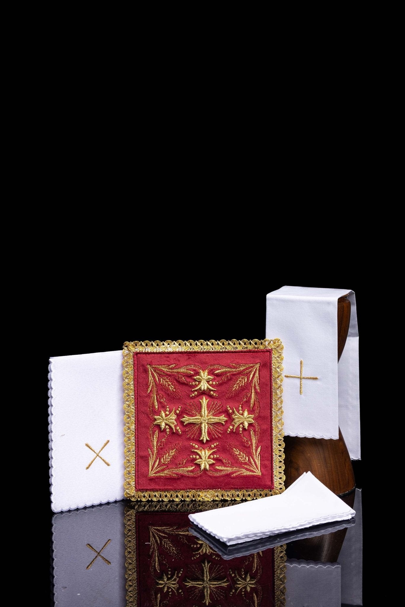 Servicio de altar terciopelo bordado rojo KK/5001/C1 - CASULLAS.ES
