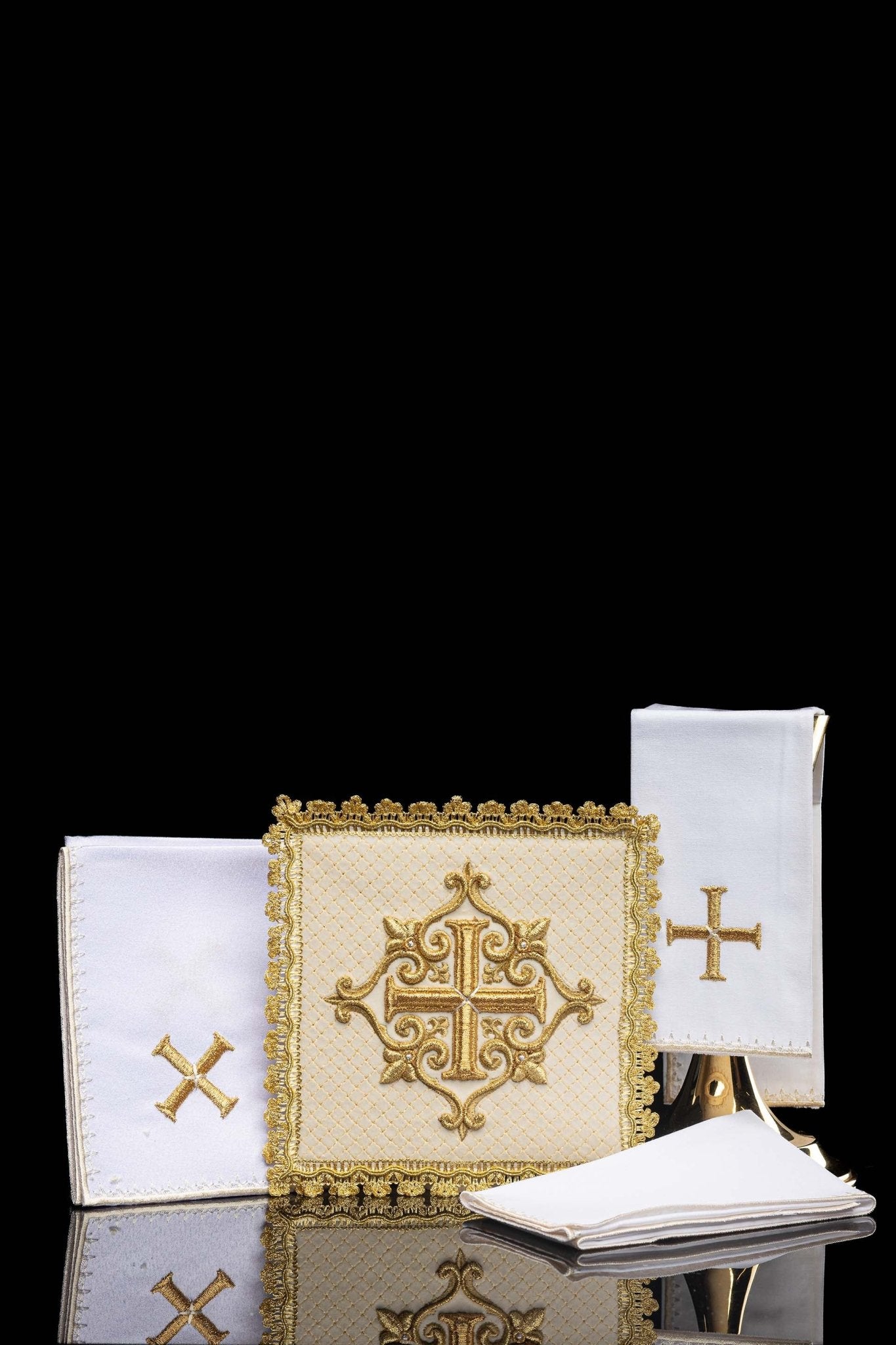 Servicio de altar terciopelo cruz bordada crudo LE/5029/C4 - CASULLAS.ES