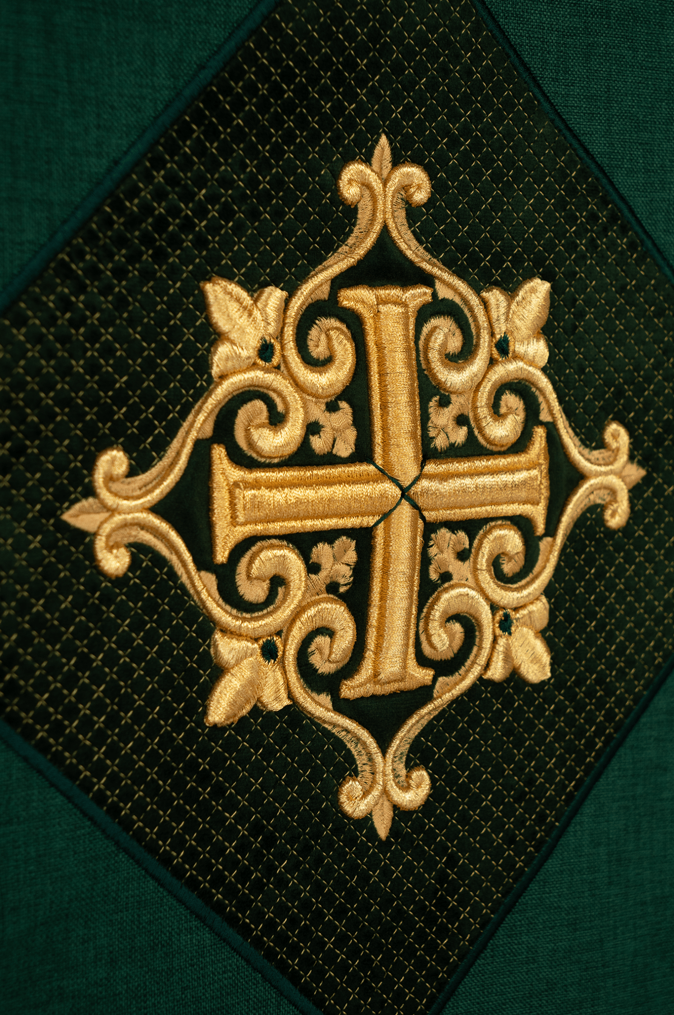 Verde cervilleta con cruz bordada para leccionario Terciopelo verde LE/8029/01 ZIELONY 55*250 - CASULLAS.ES