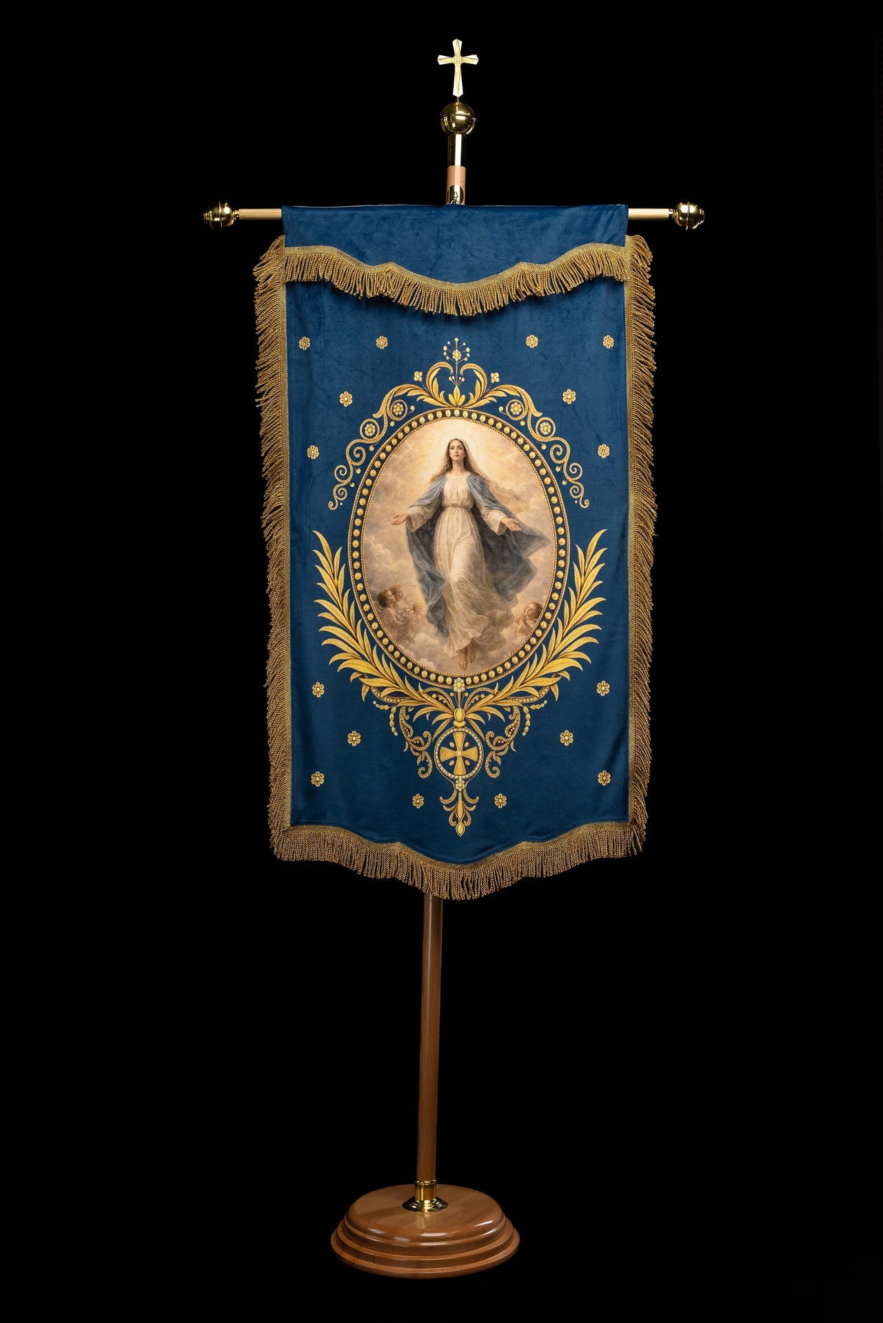 Estandarte litúrgico impreso por ambas caras con Nuestra Señora de la Asunción y monograma mariano