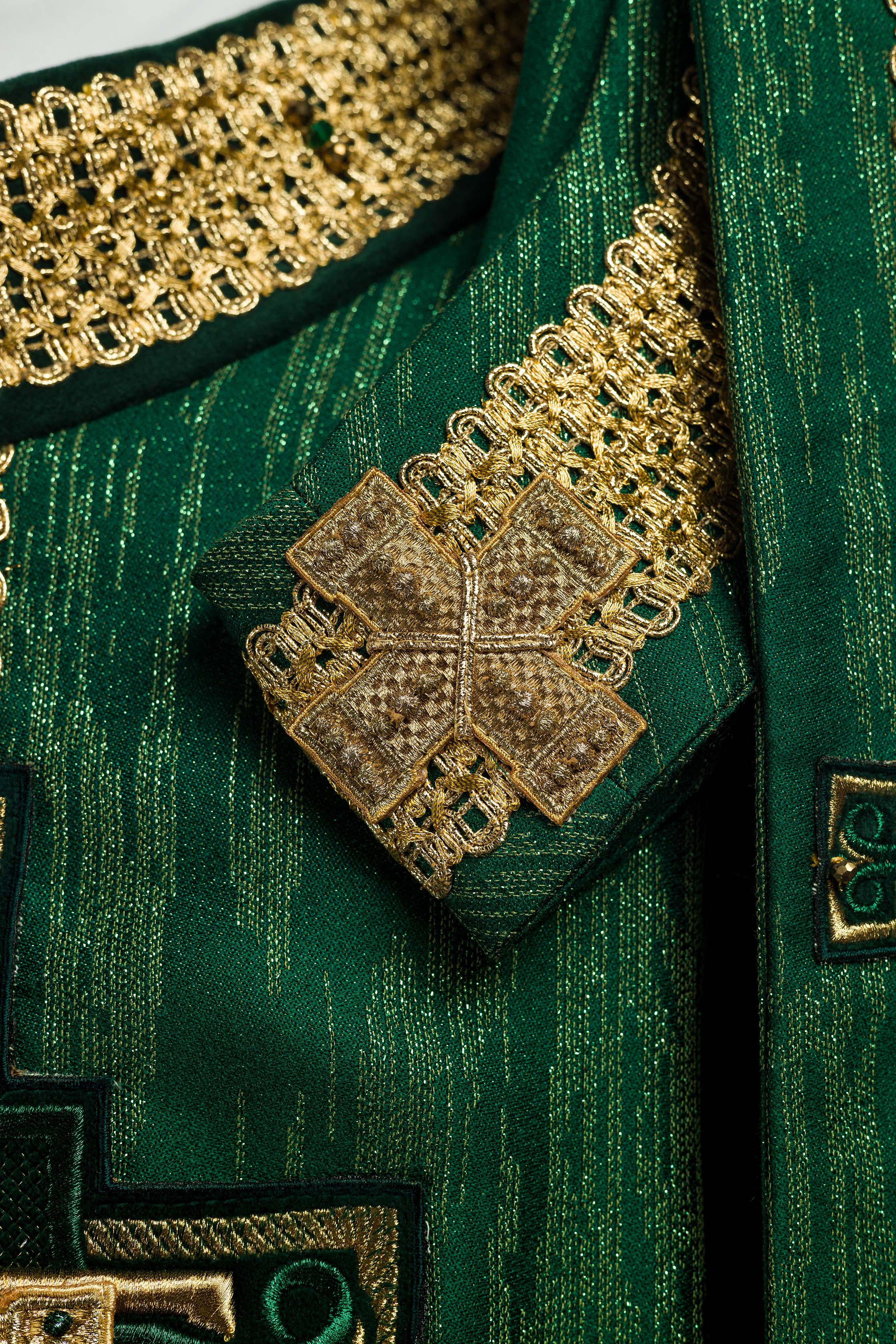 Casulla hecha a mano con piedras naturales Handmade 7015 color verde