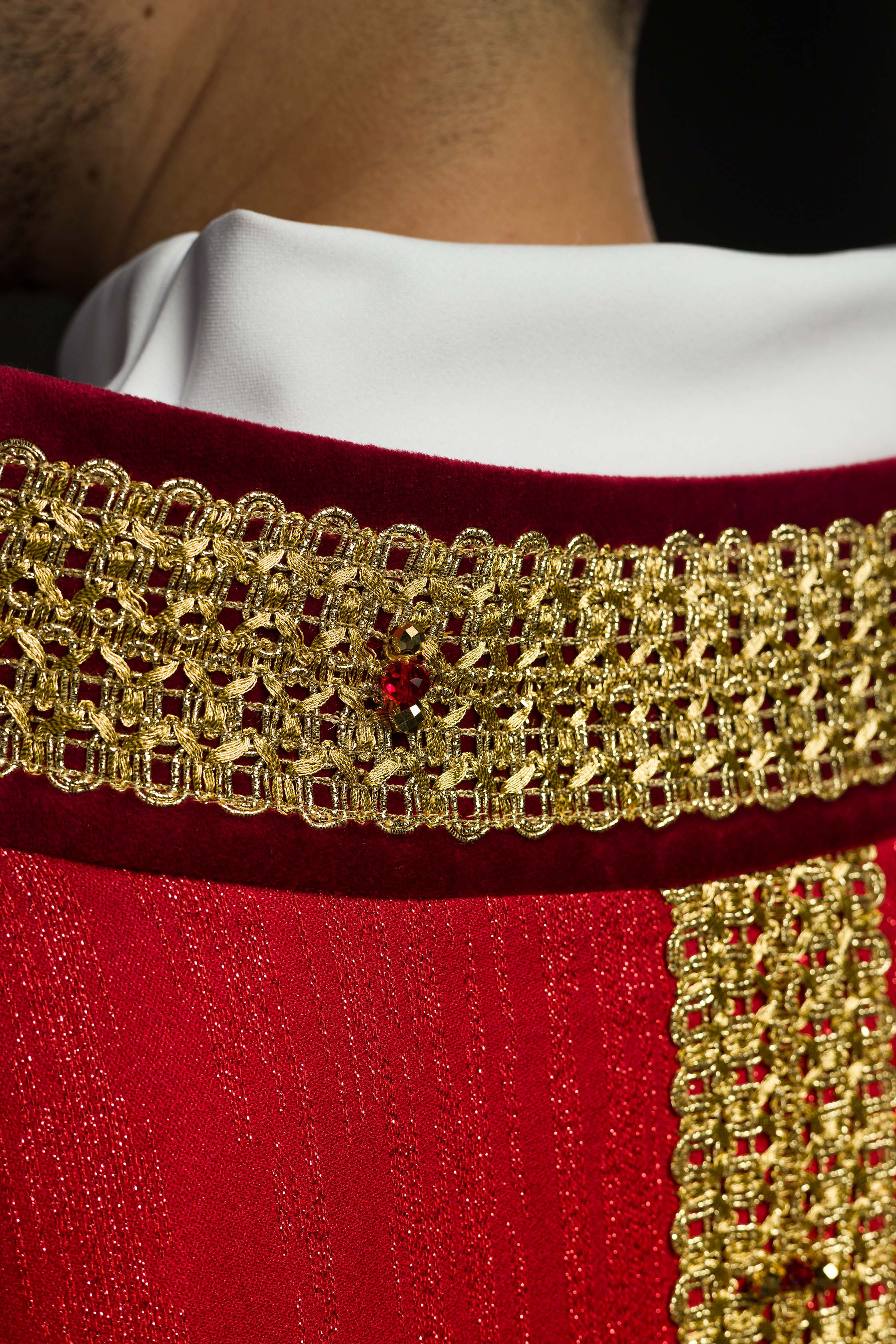 Casulla hecha a mano con piedras naturales Handmade 7015 color rojo