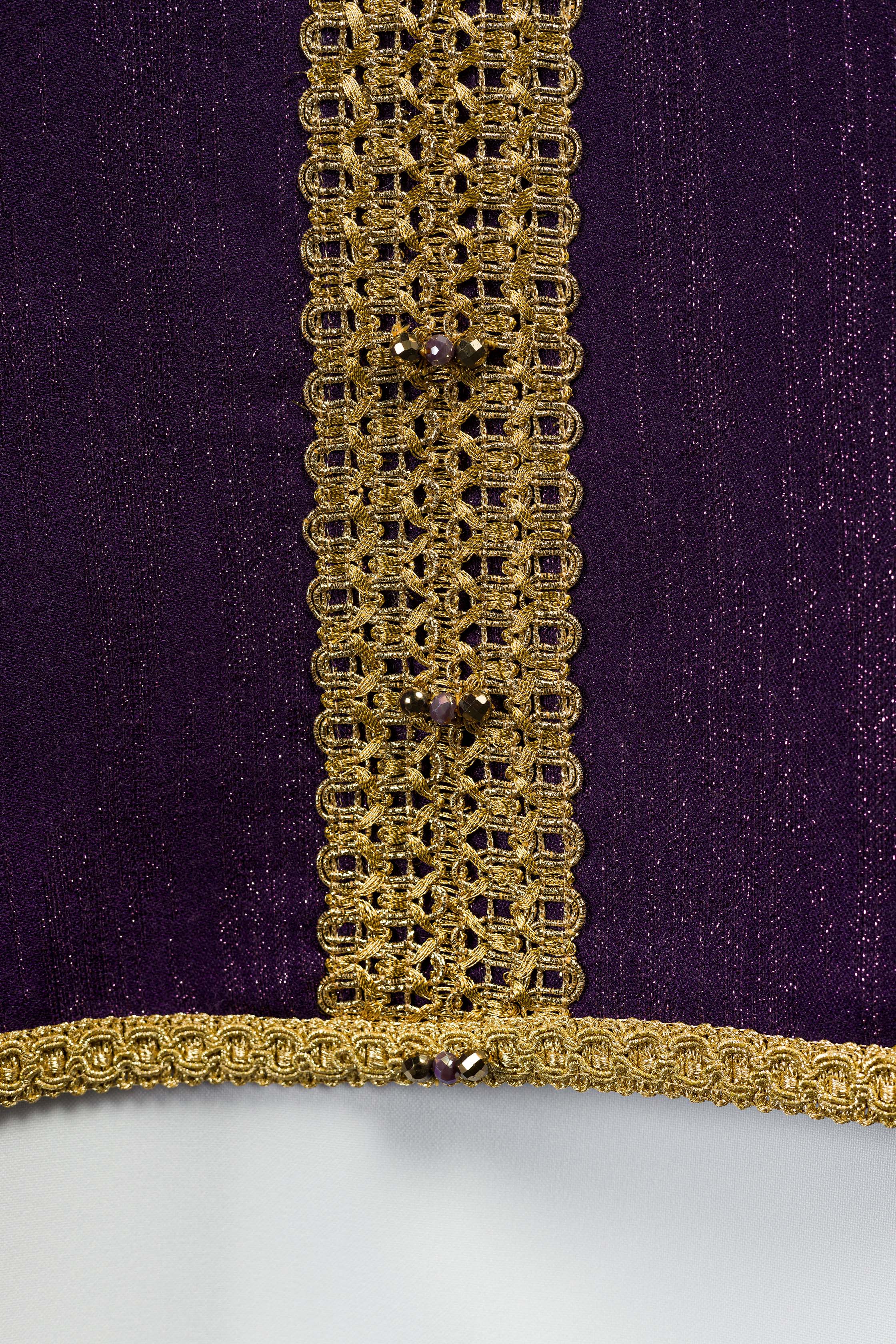 Casulla hecha a mano con piedras naturales Handmade 7015 color violeta