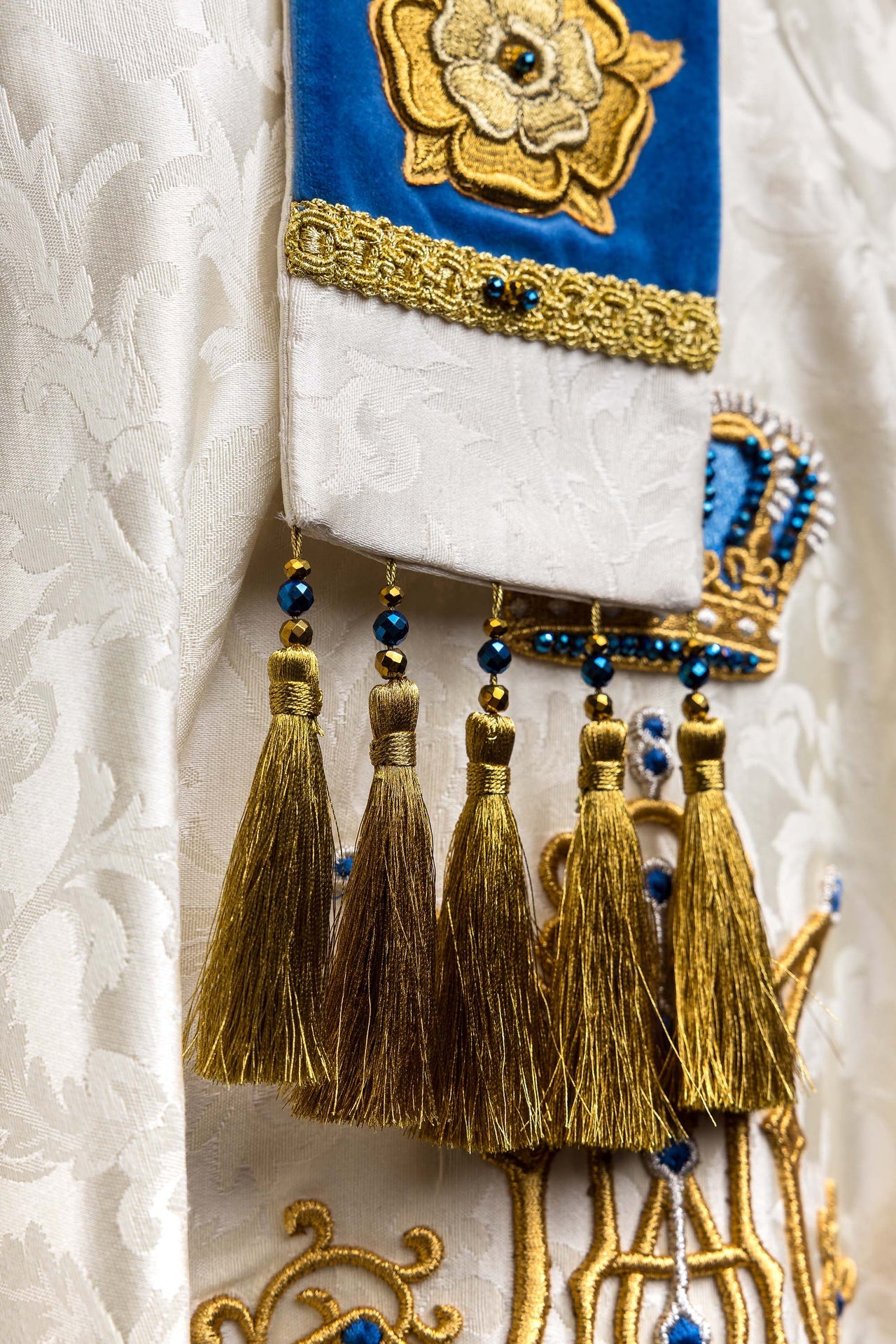 Mitra mariana hecha a mano con piedras naturales Handmade 9006