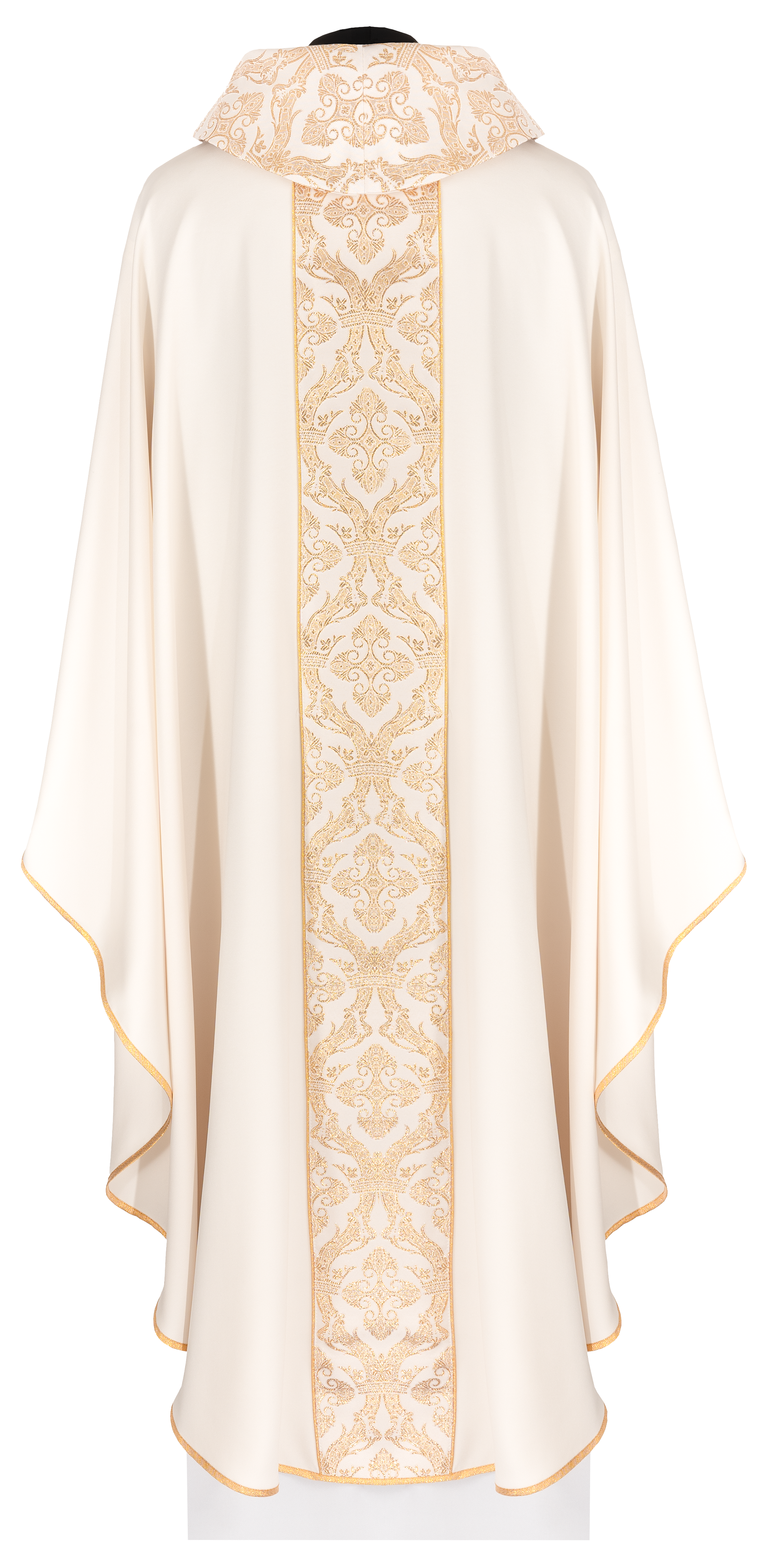 Casulla litúrgica con faja bordada y cuello color crudo