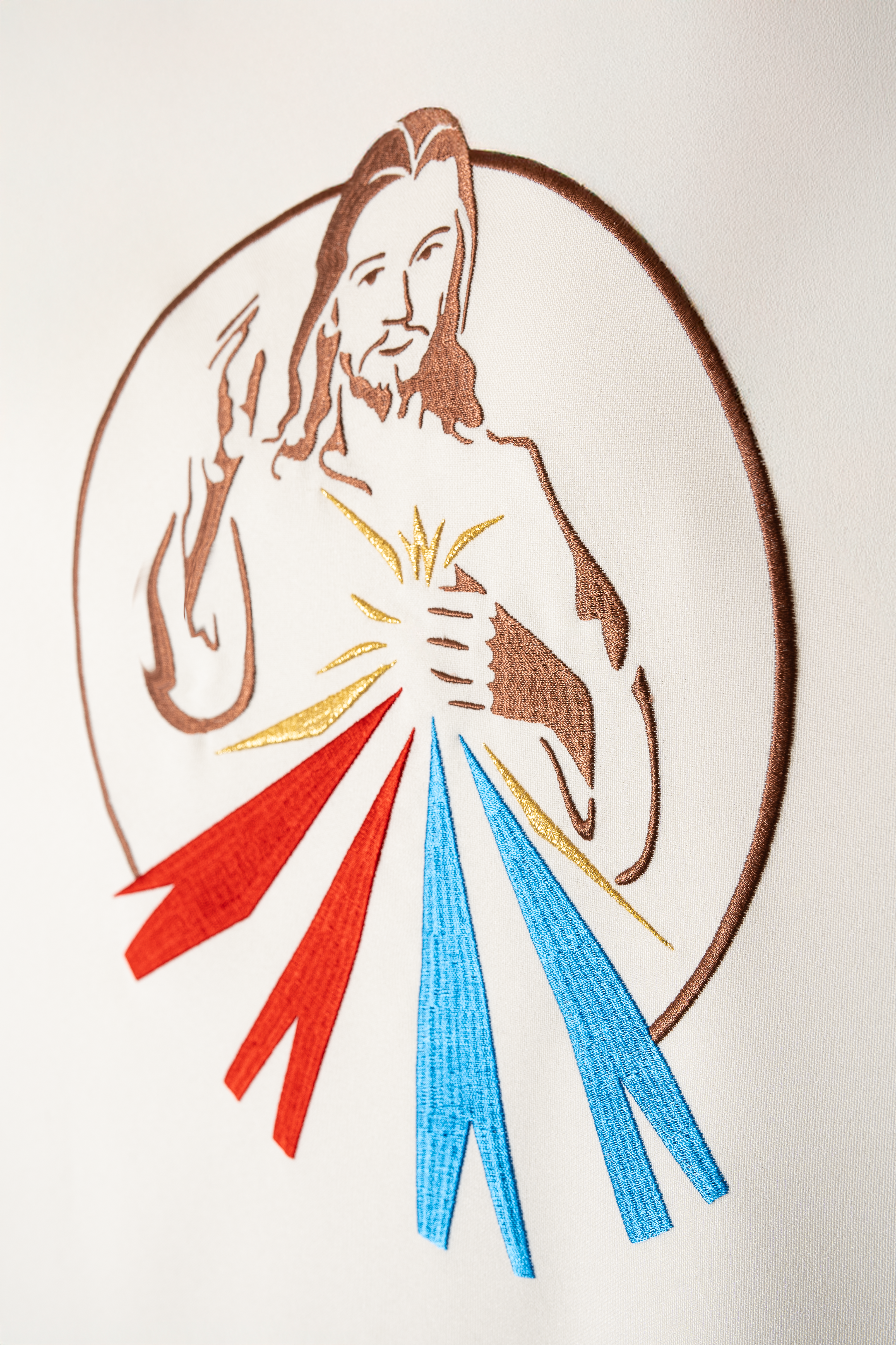 Casulla color crudo con imagen de Jesús Misericordioso