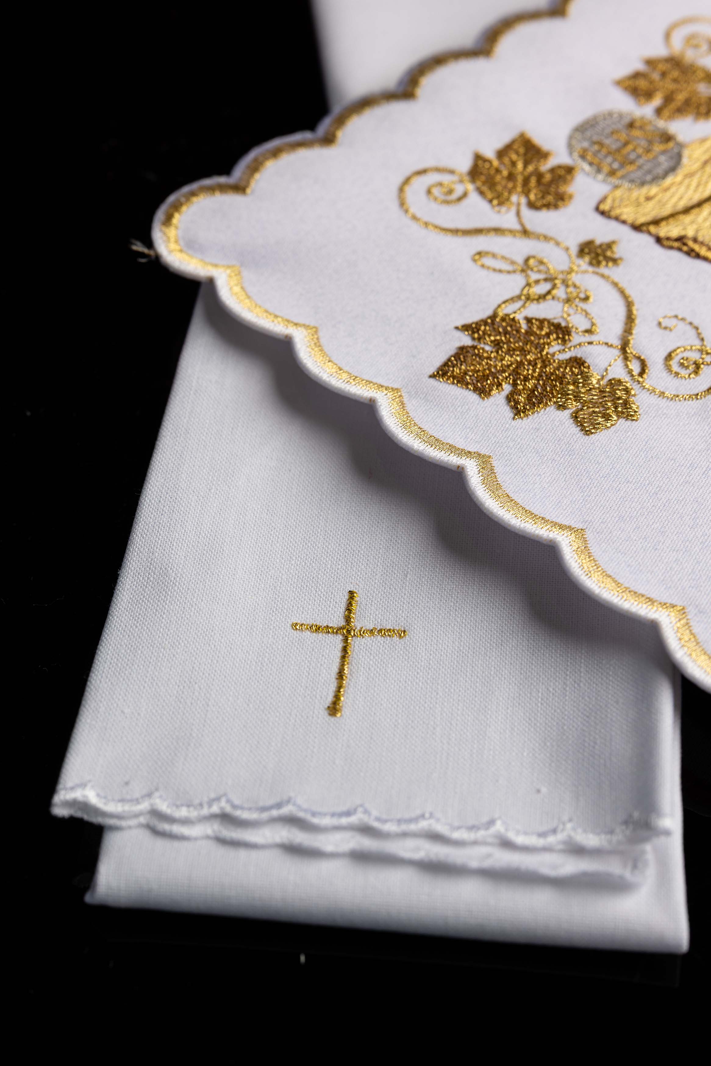 Servicio de altar bordado con motivo de cáliz