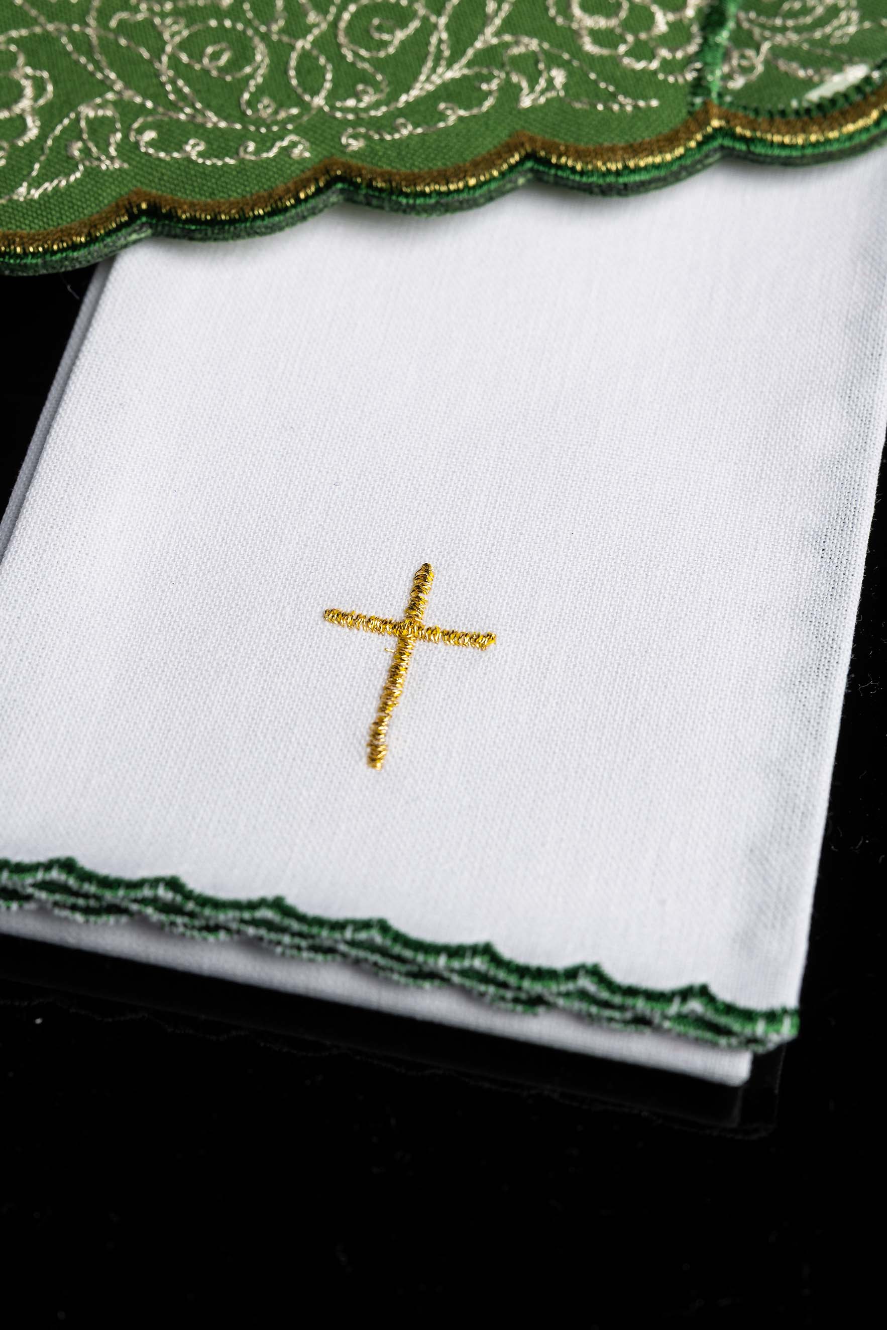 Servicio de altar bordado con motivo de cruz verde
