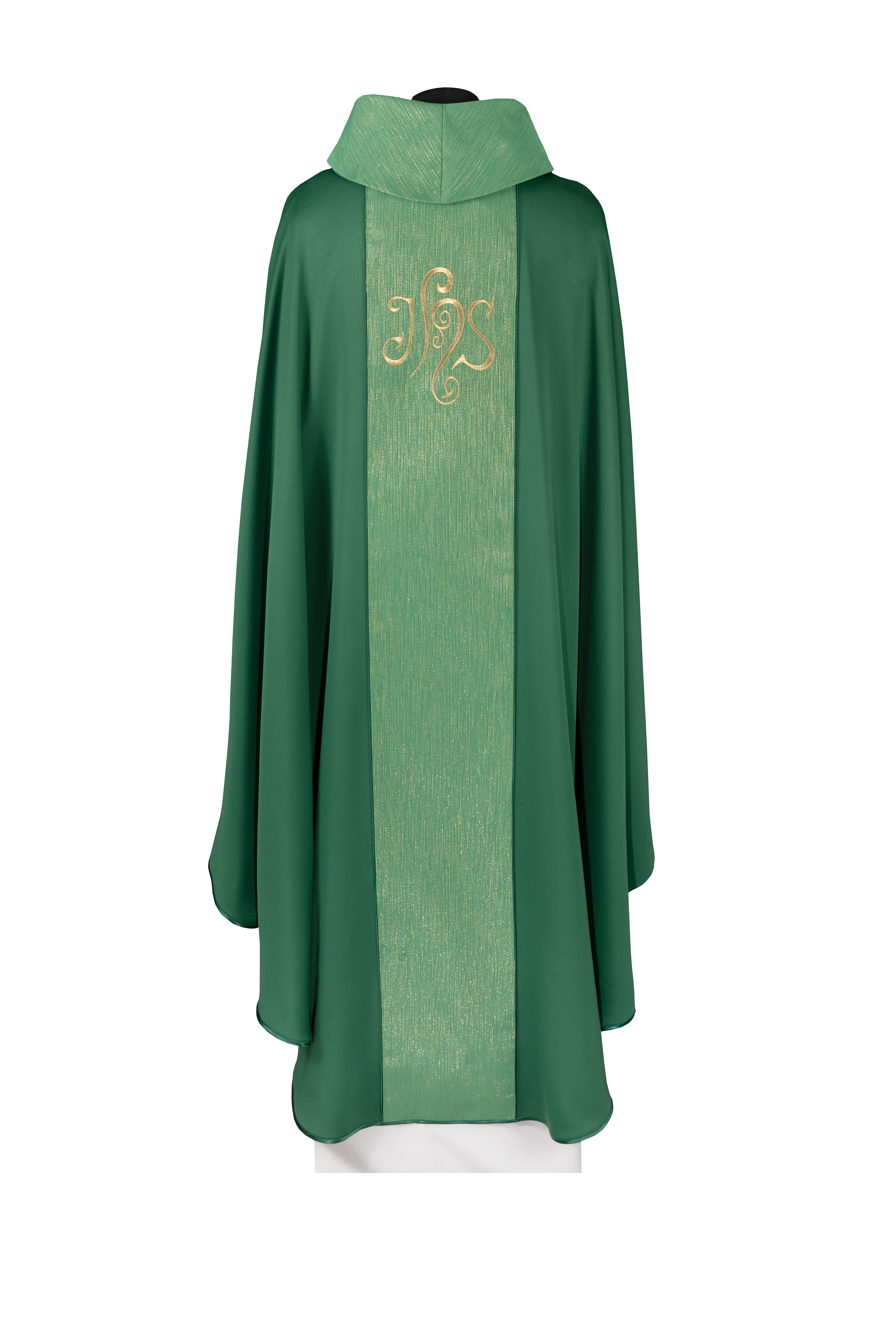 Casulla verde adornada con faja y bordado del símbolo IHS
