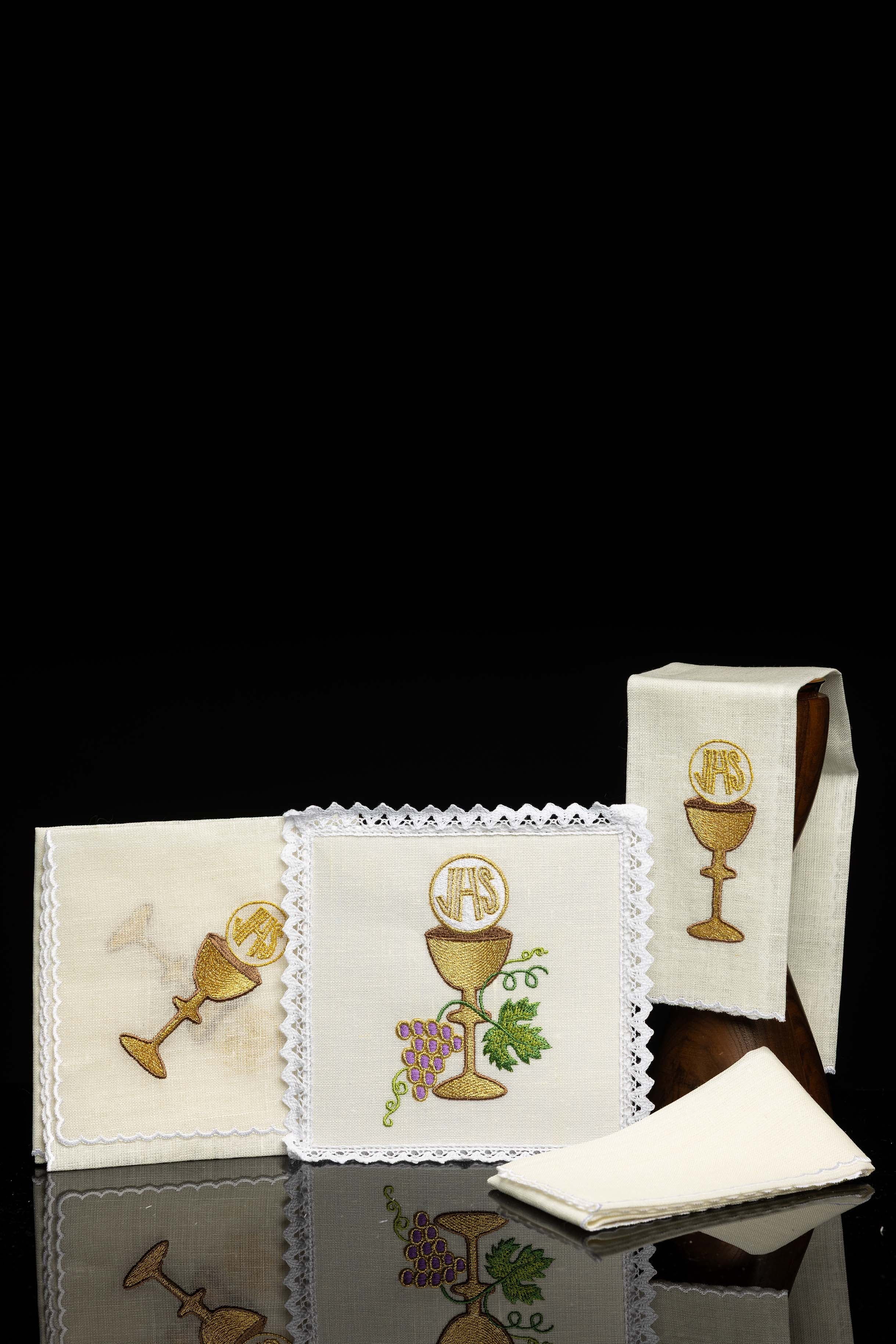 Juego de altar lino con bordado Cáliz