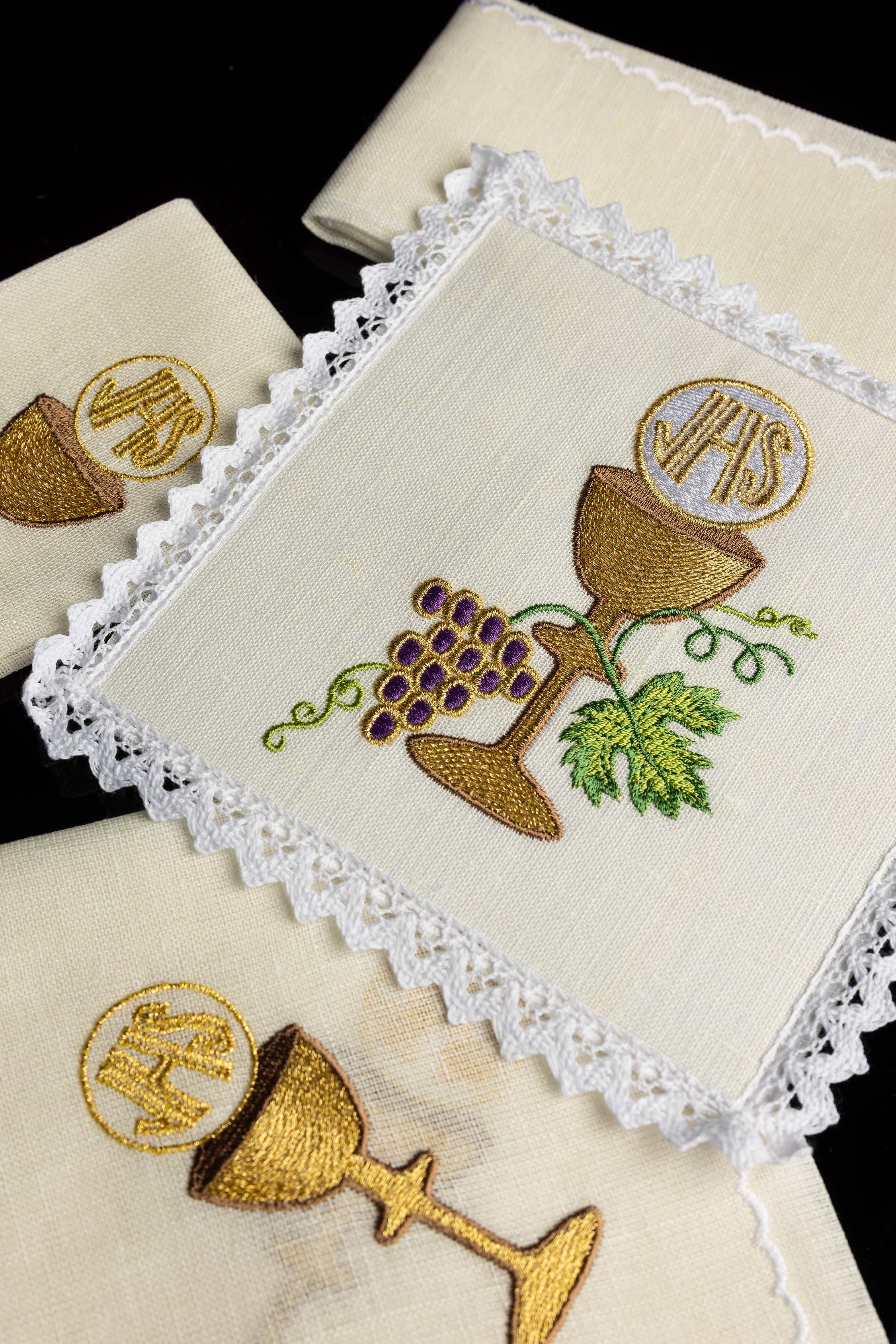 Juego de altar lino con bordado Cáliz