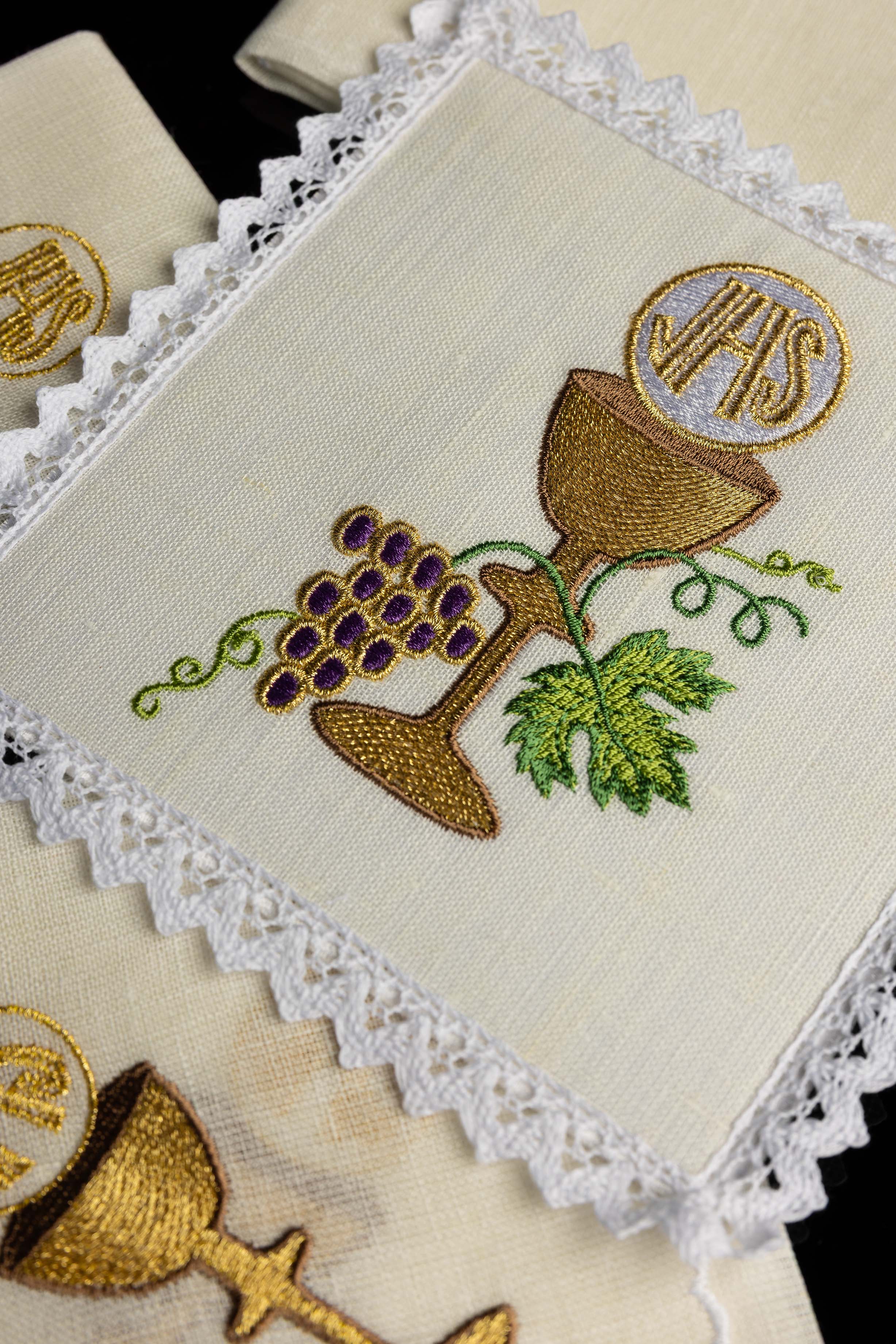 Juego de altar lino con bordado Cáliz