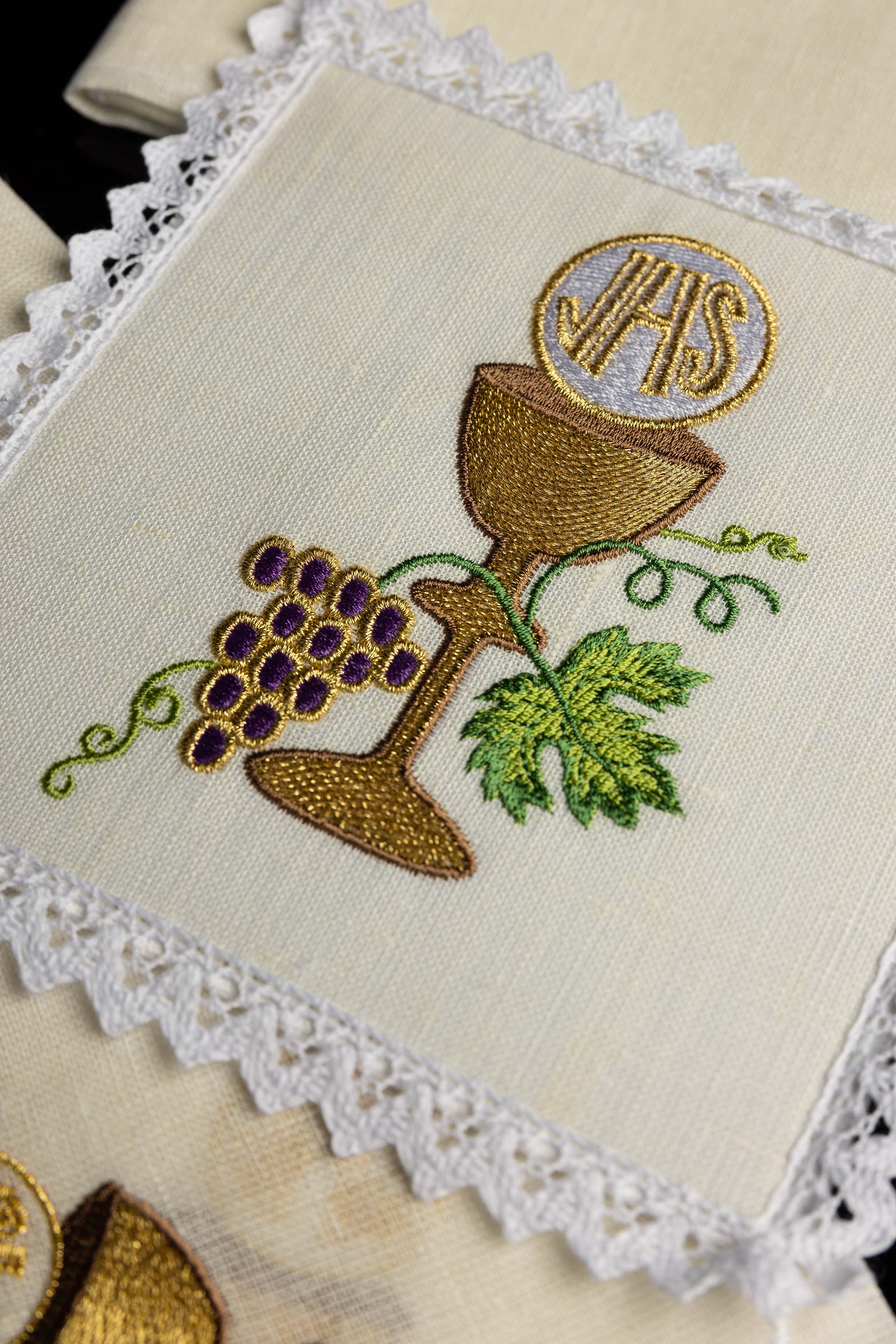 Juego de altar lino con bordado Cáliz