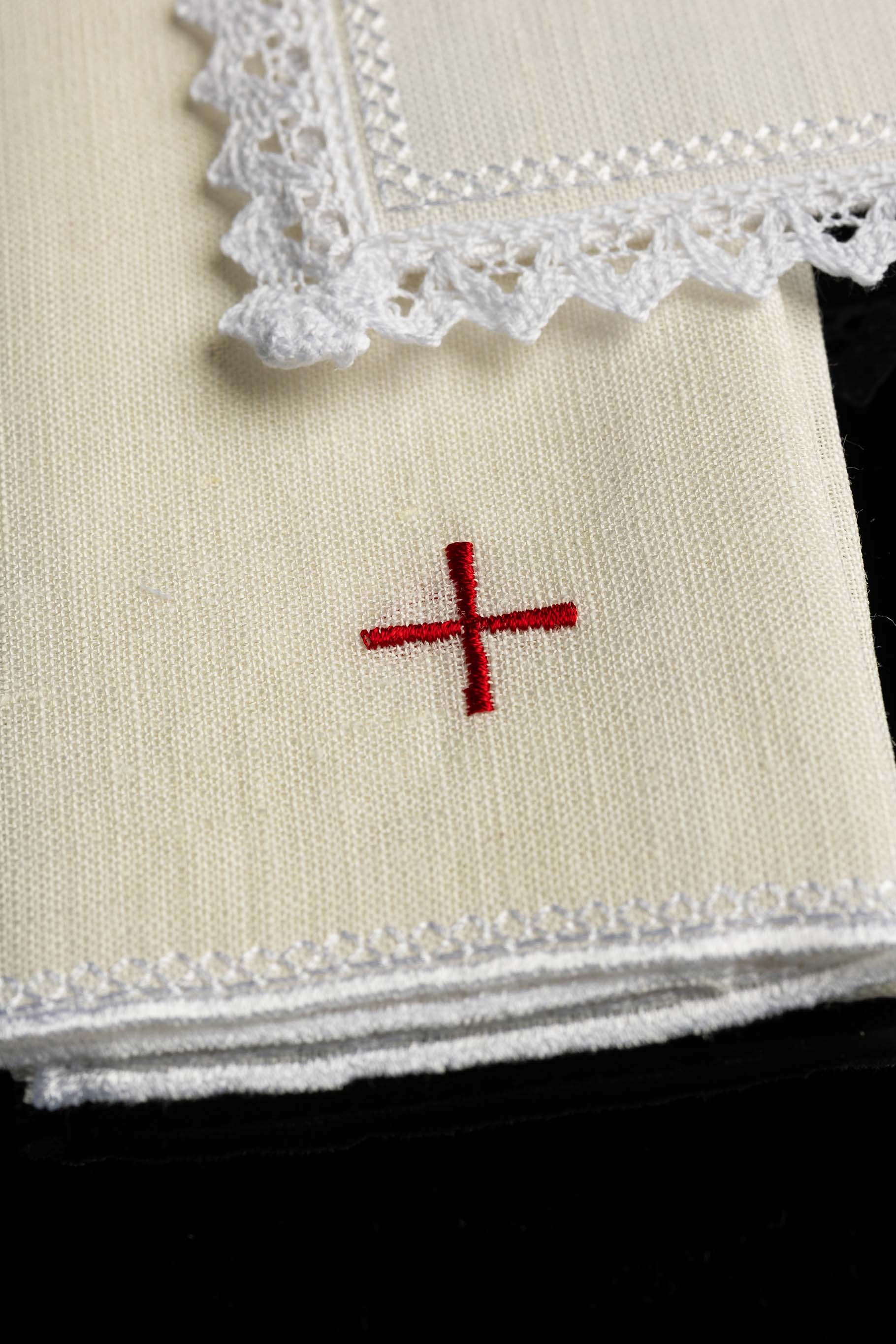 Juego de altar lino bordado
