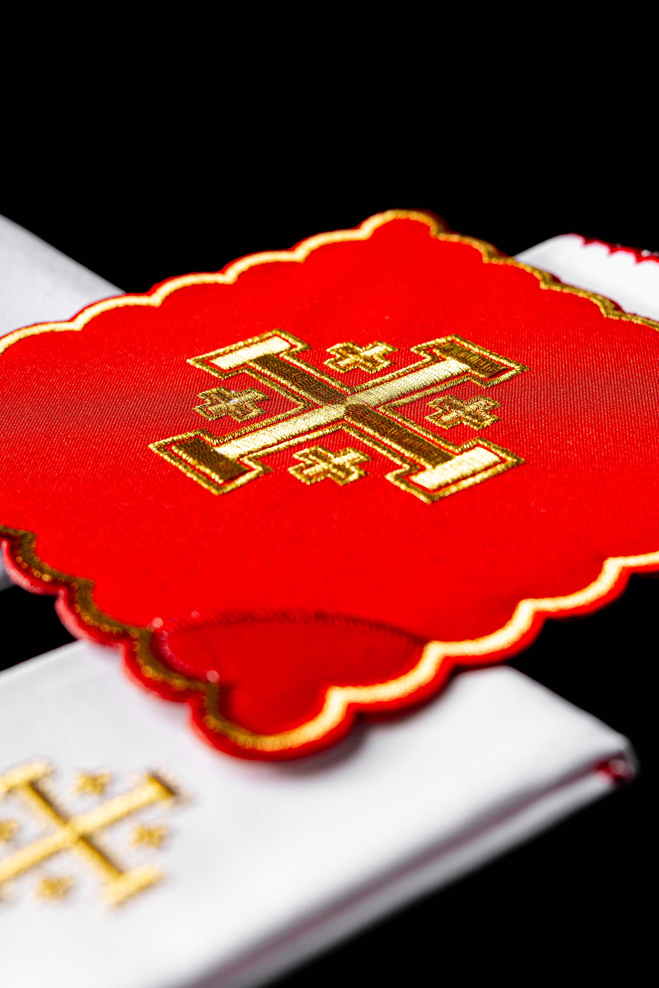 Servicio de altar Cruz de Jerusalén bordada Rojo