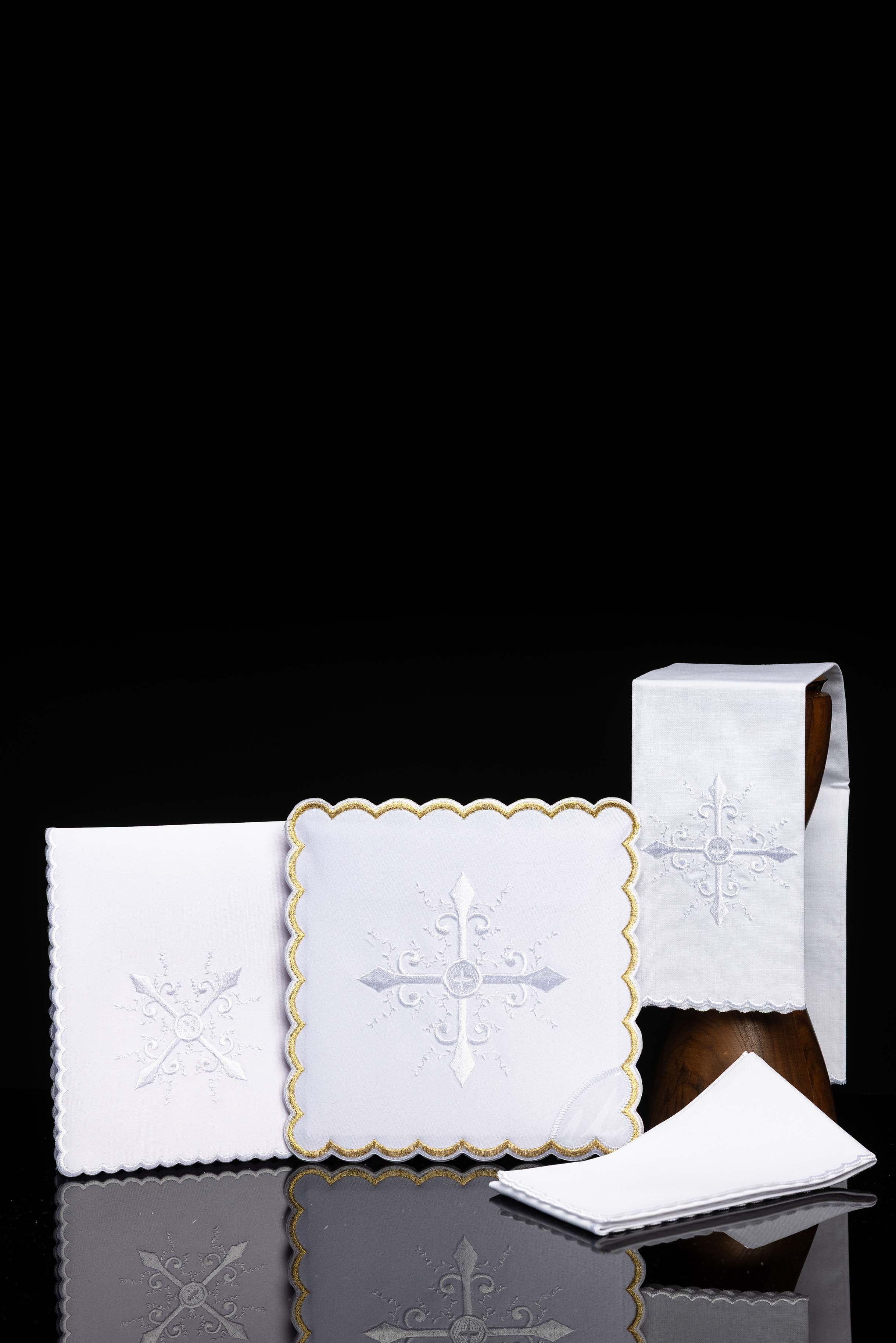 Juego de altar con bordado plata