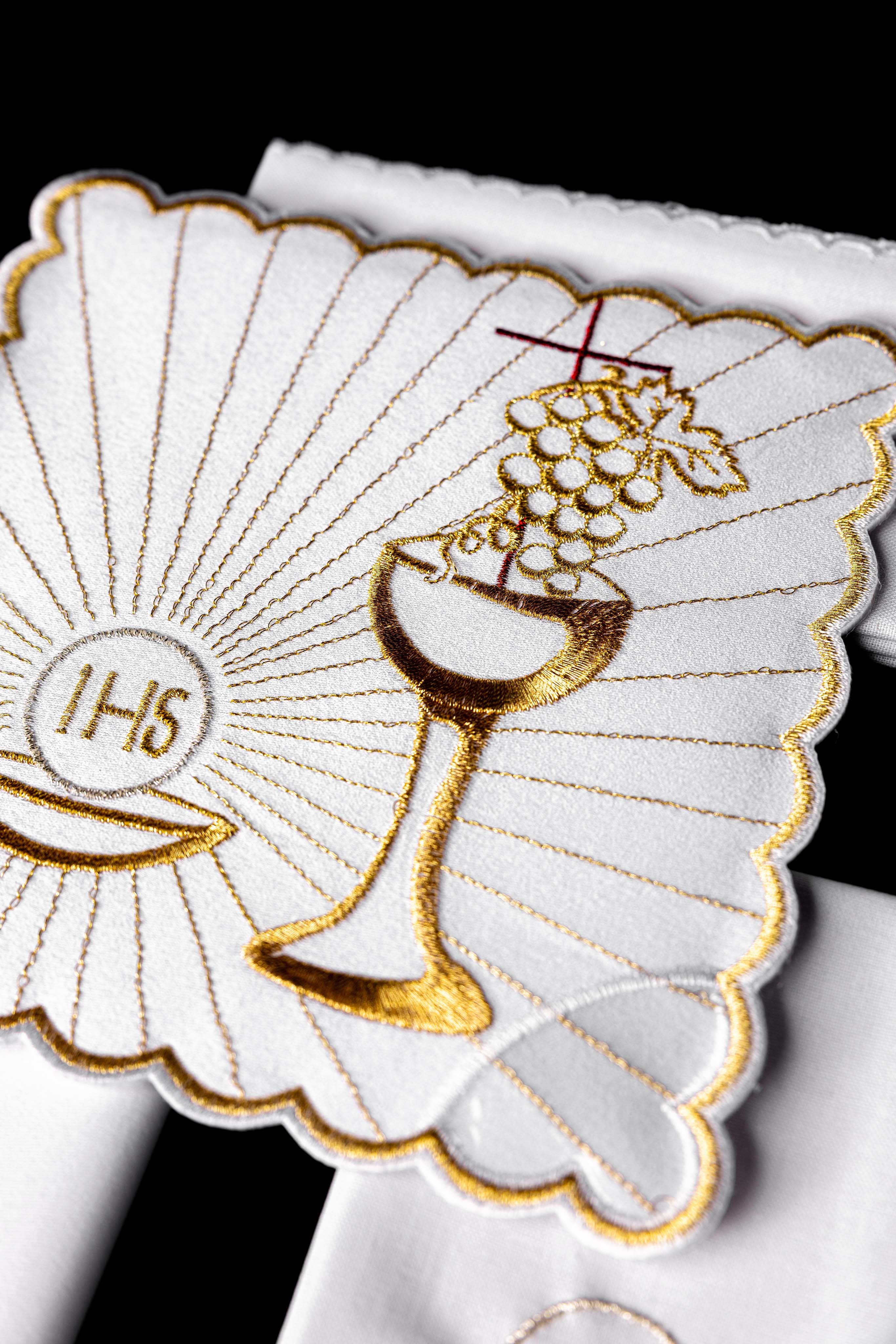 Servicio de altar con bordado eucaristico