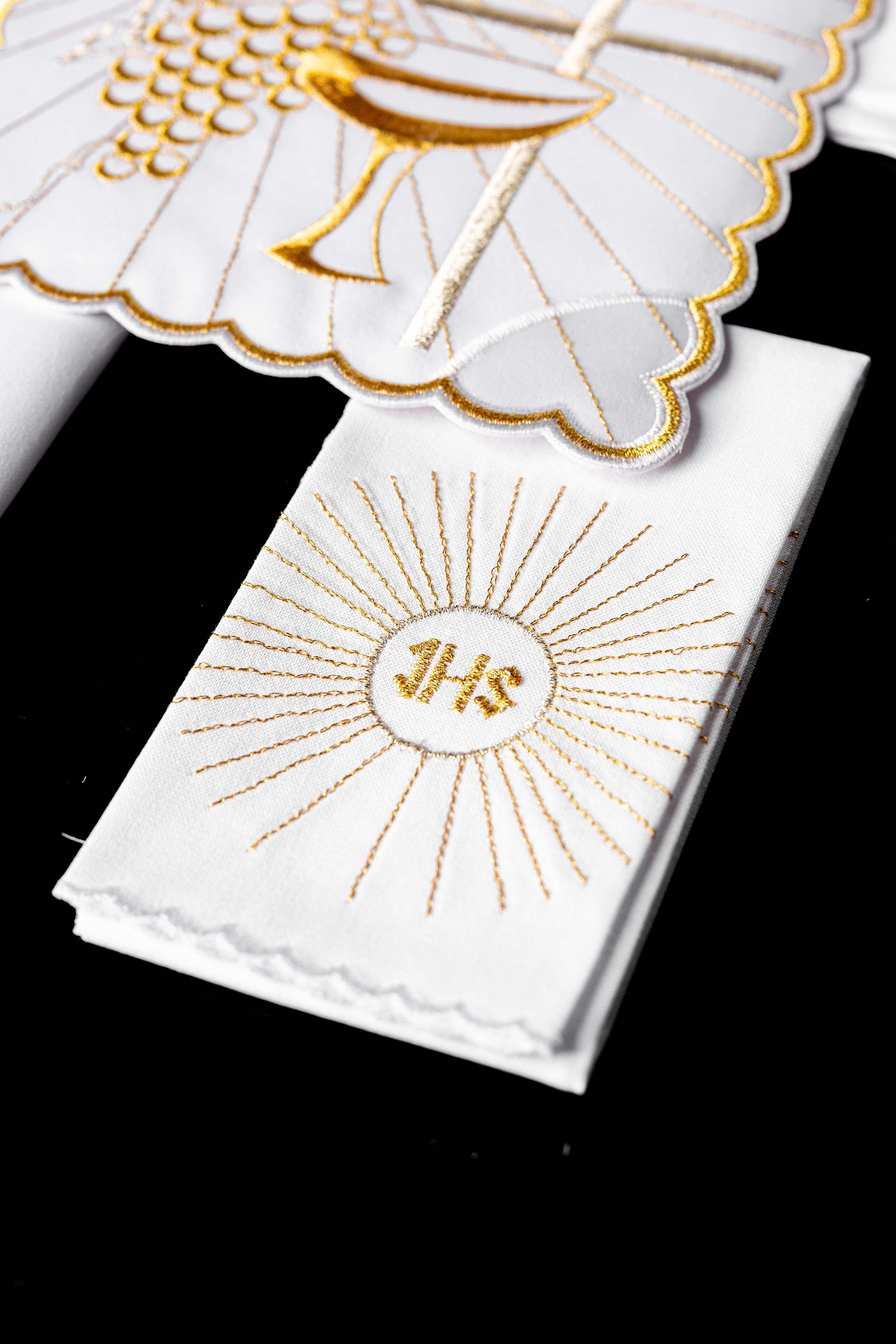 Servicio de altar con bordado dorado de cáliz y cruz