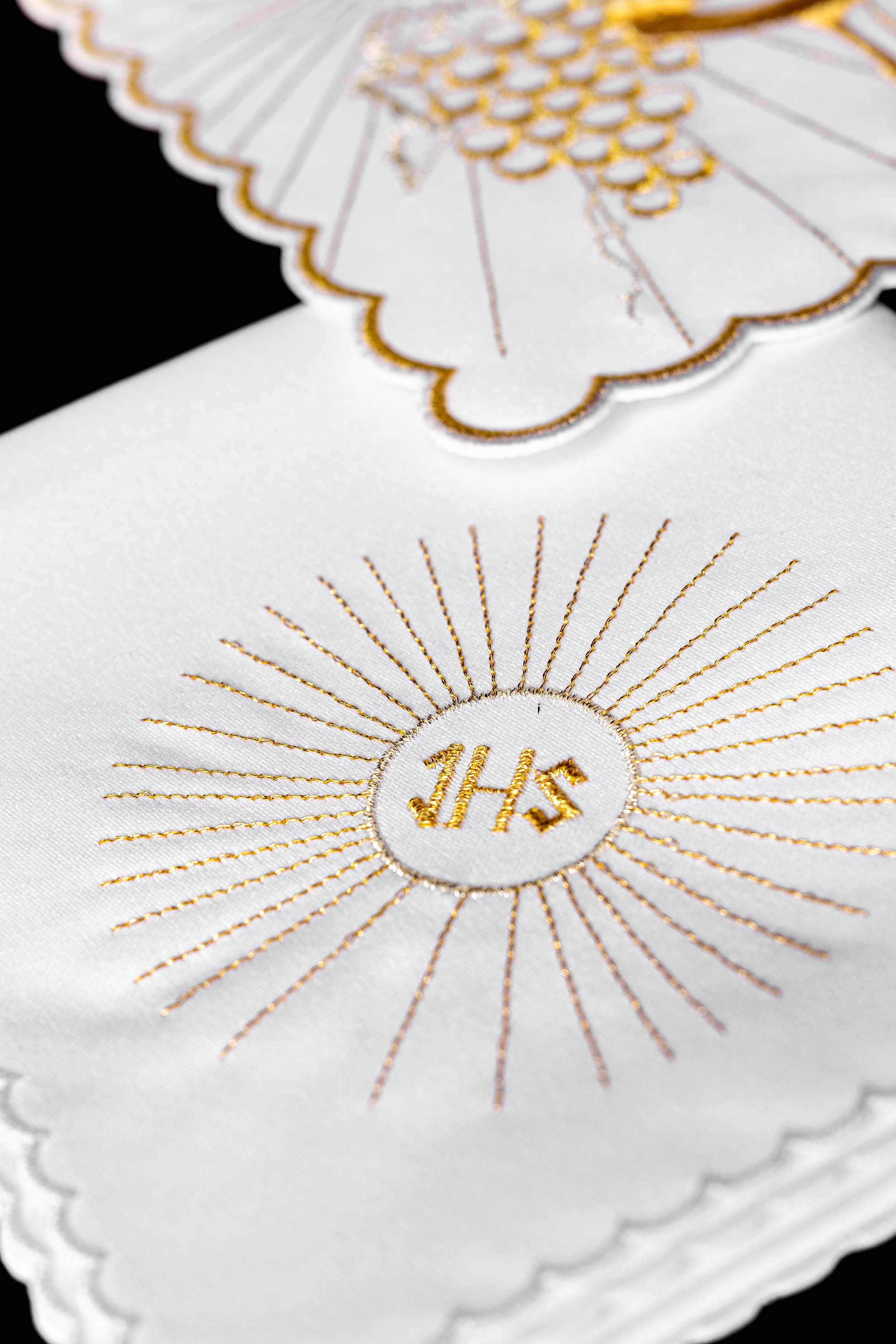 Servicio de altar con bordado dorado de cáliz y cruz