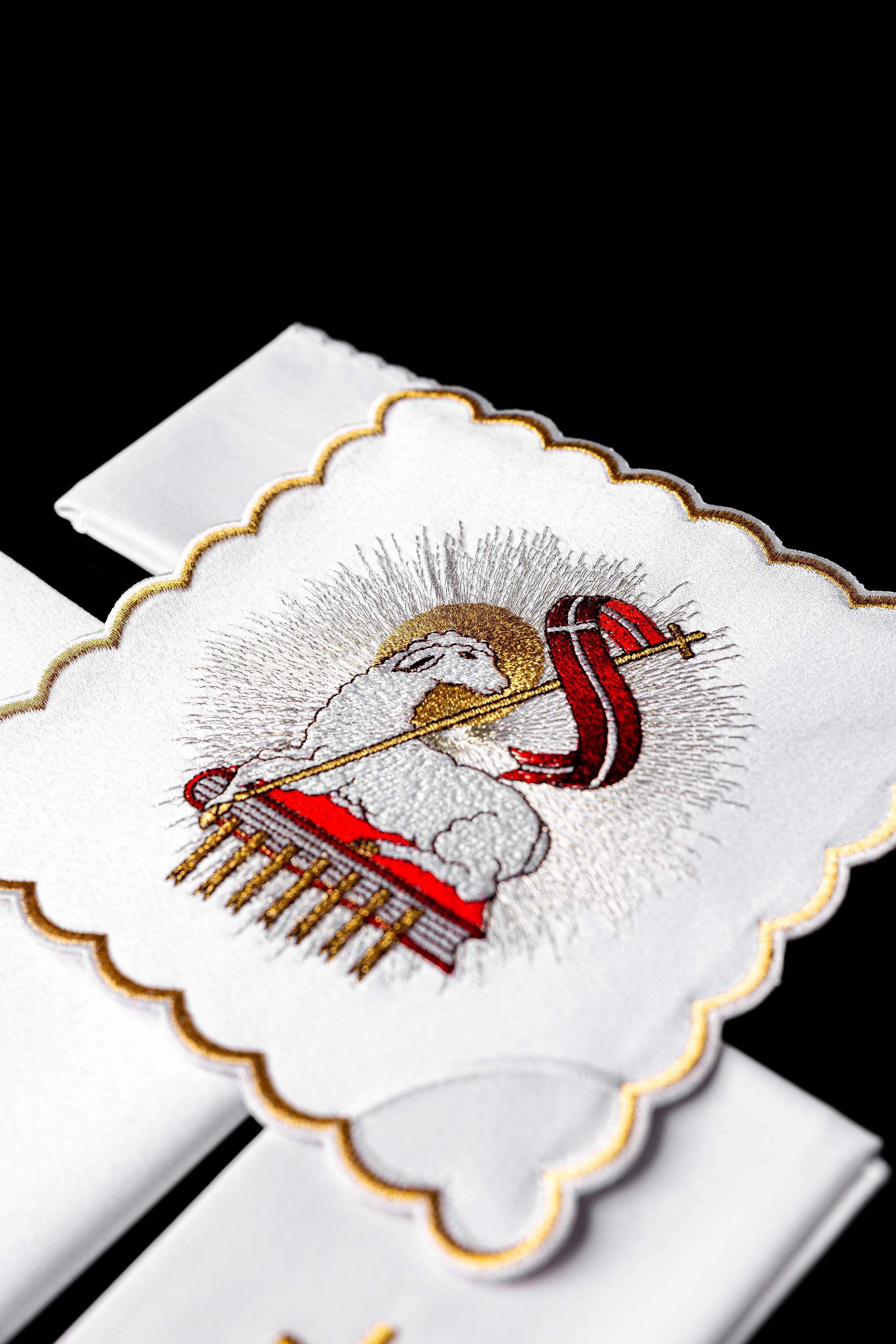 Juego de altar con bordado Cordero