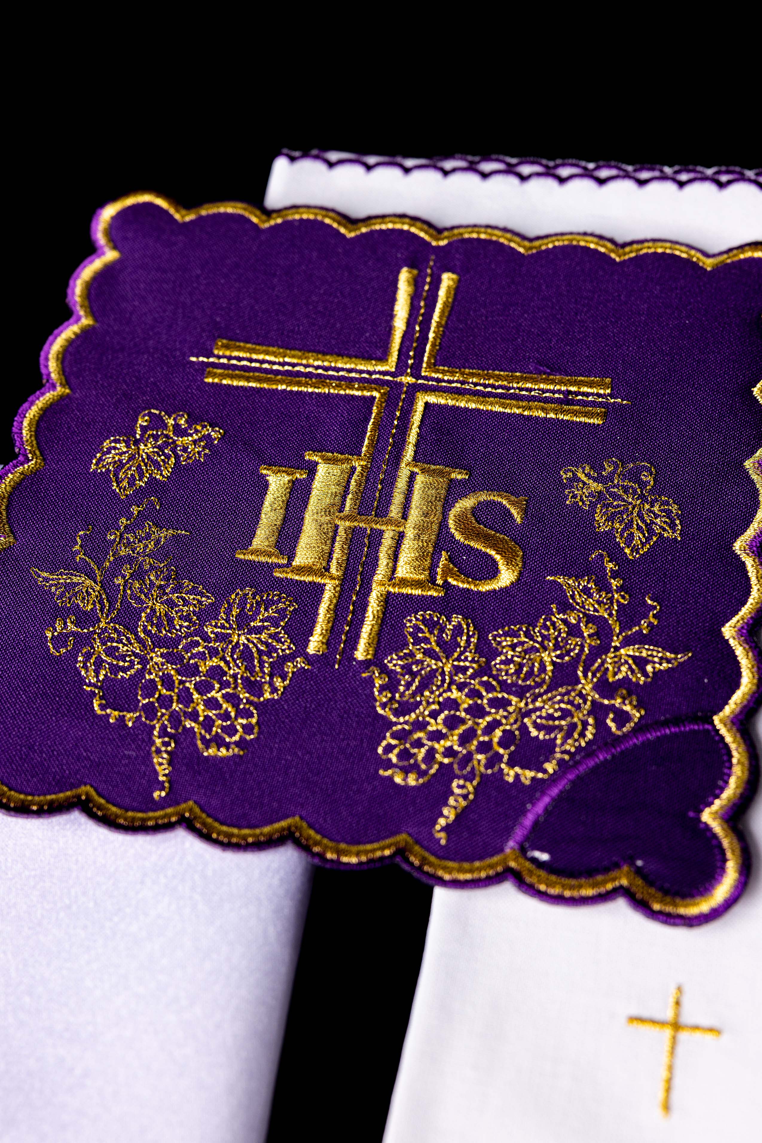 Servicio de altar morado con bordado IHS