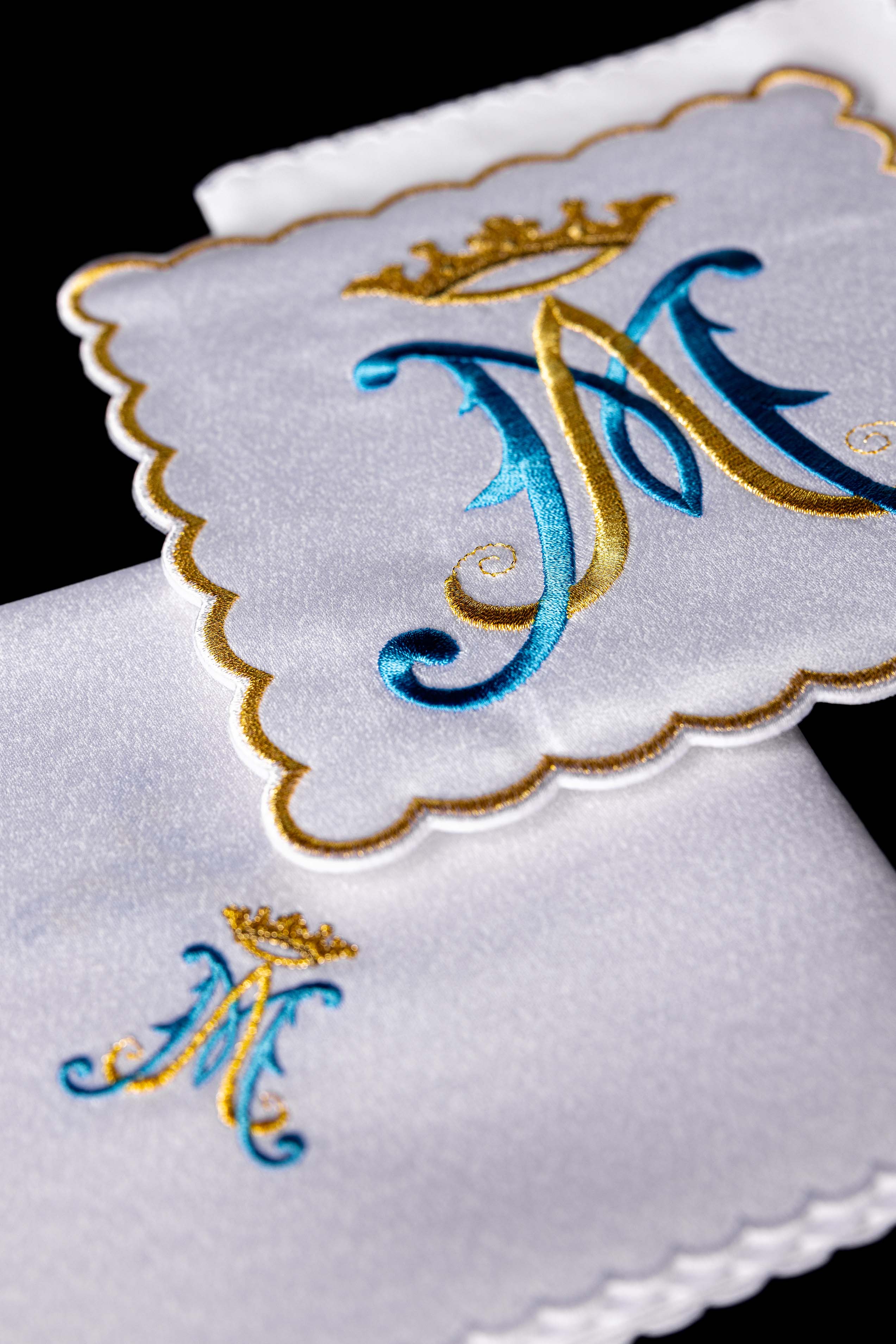 Servicio de altar bordado Mariano