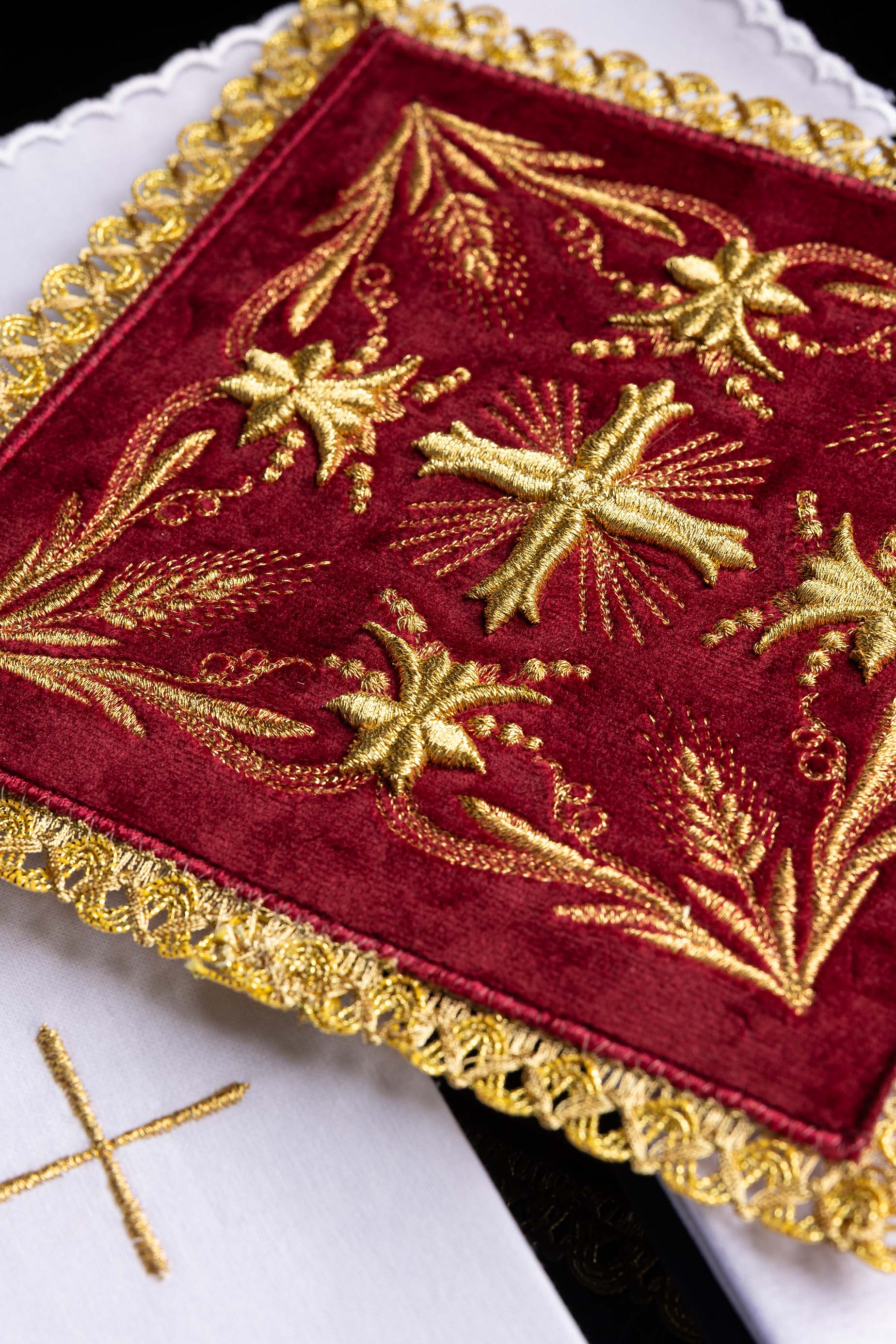 Servicio de altar terciopelo bordado rojo