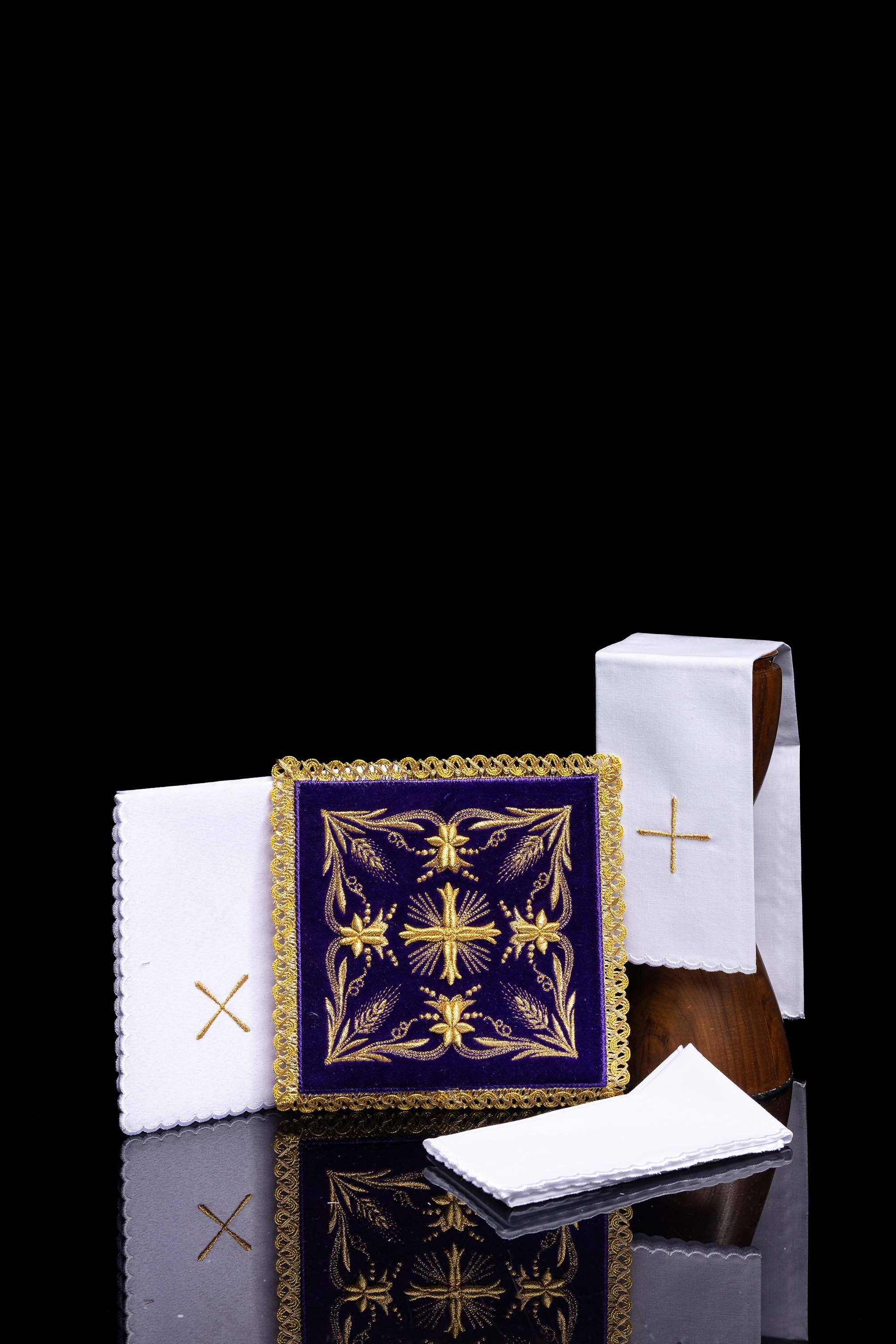Servicio de altar terciopelo bordado morado
