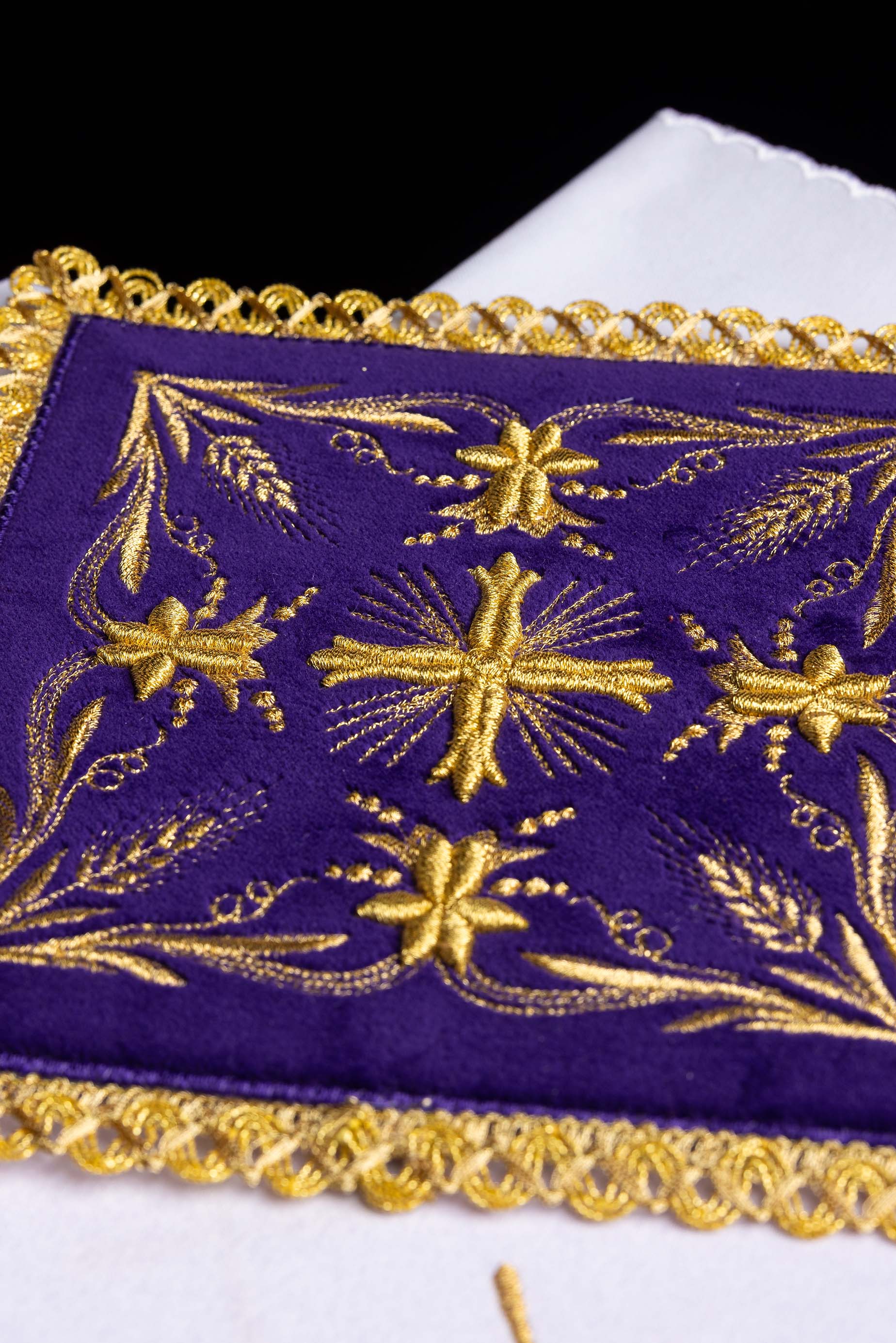 Servicio de altar terciopelo bordado morado