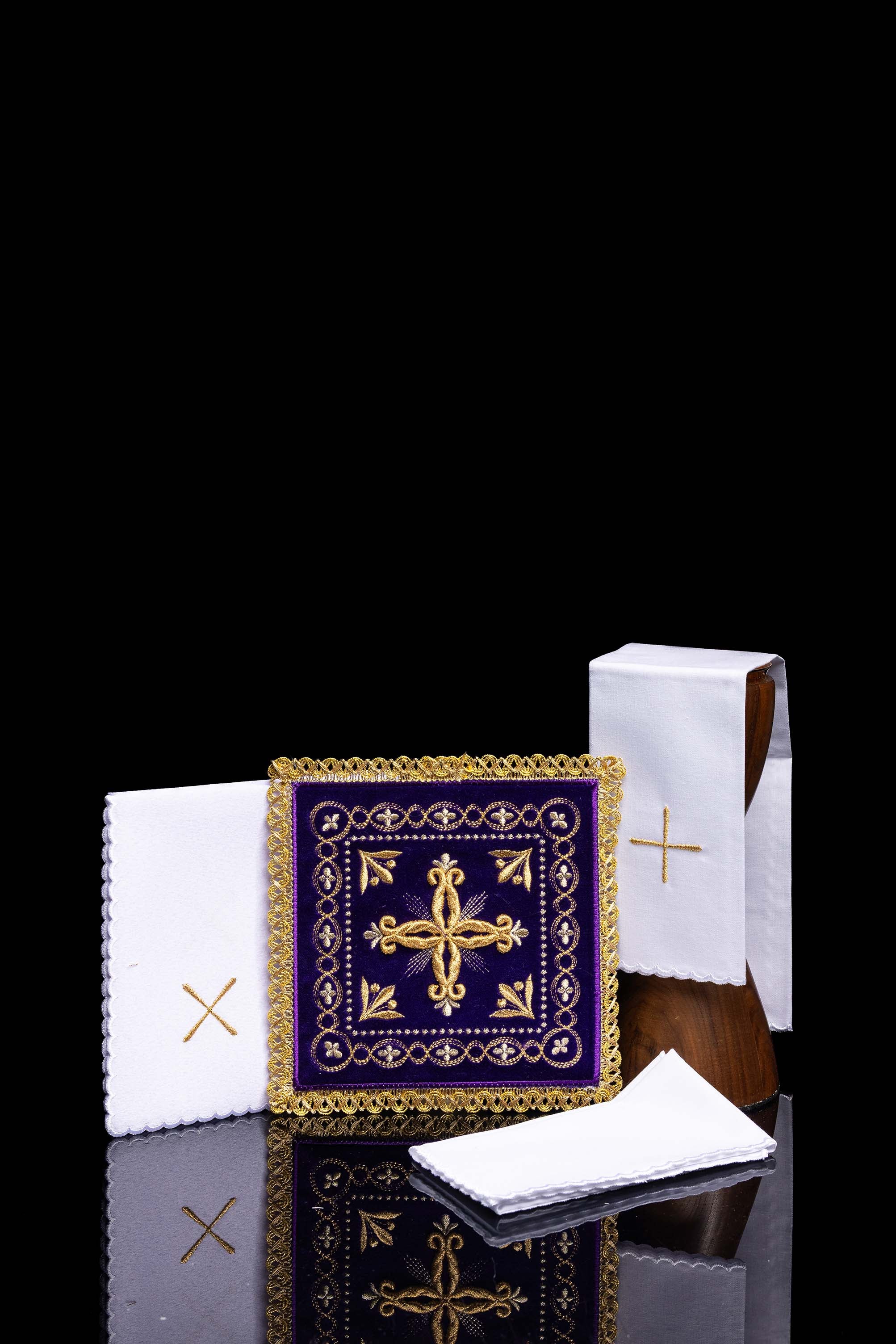 Servicio de altar terciopelo bordado morado
