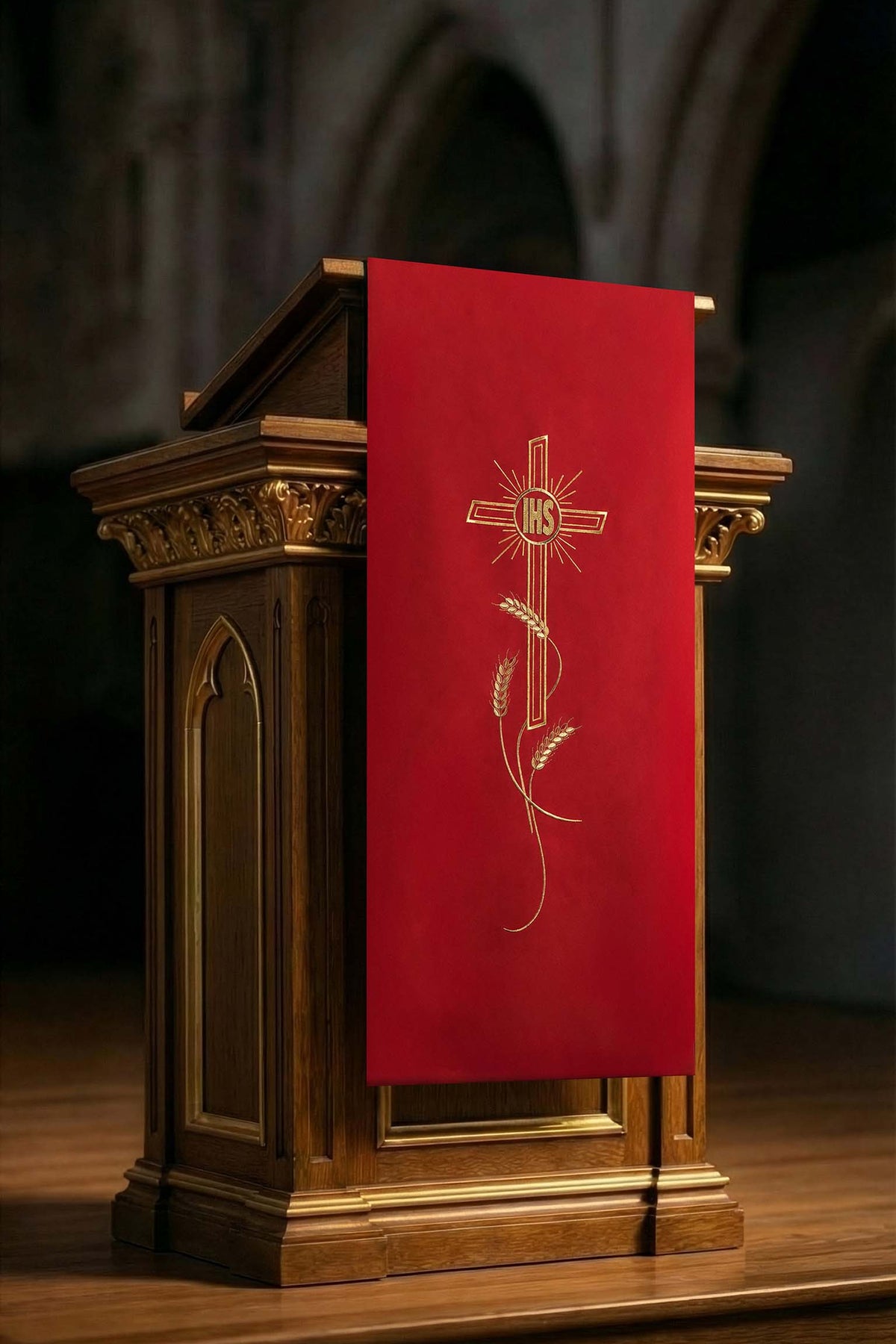 Paño rojo para atril con motivo de cruz bordada