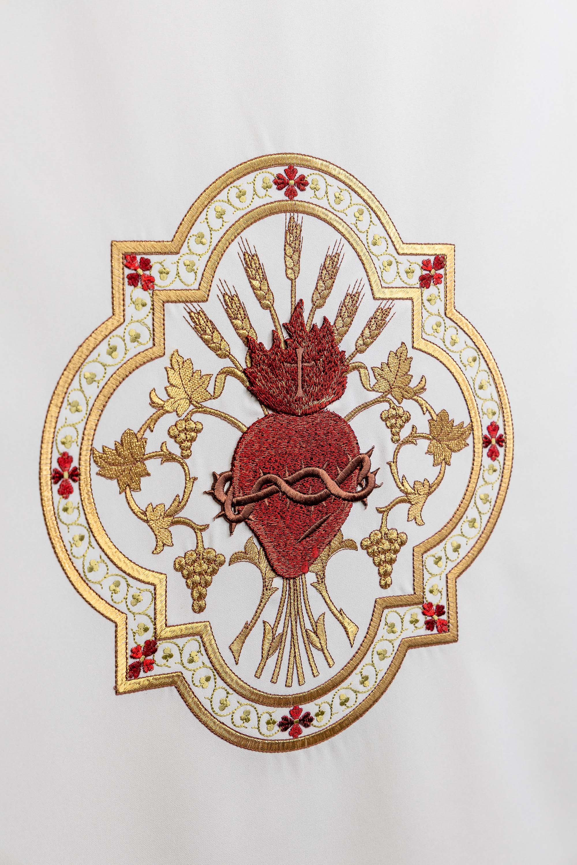 Cubre ambon bordado corazón de Jesús - marfil
