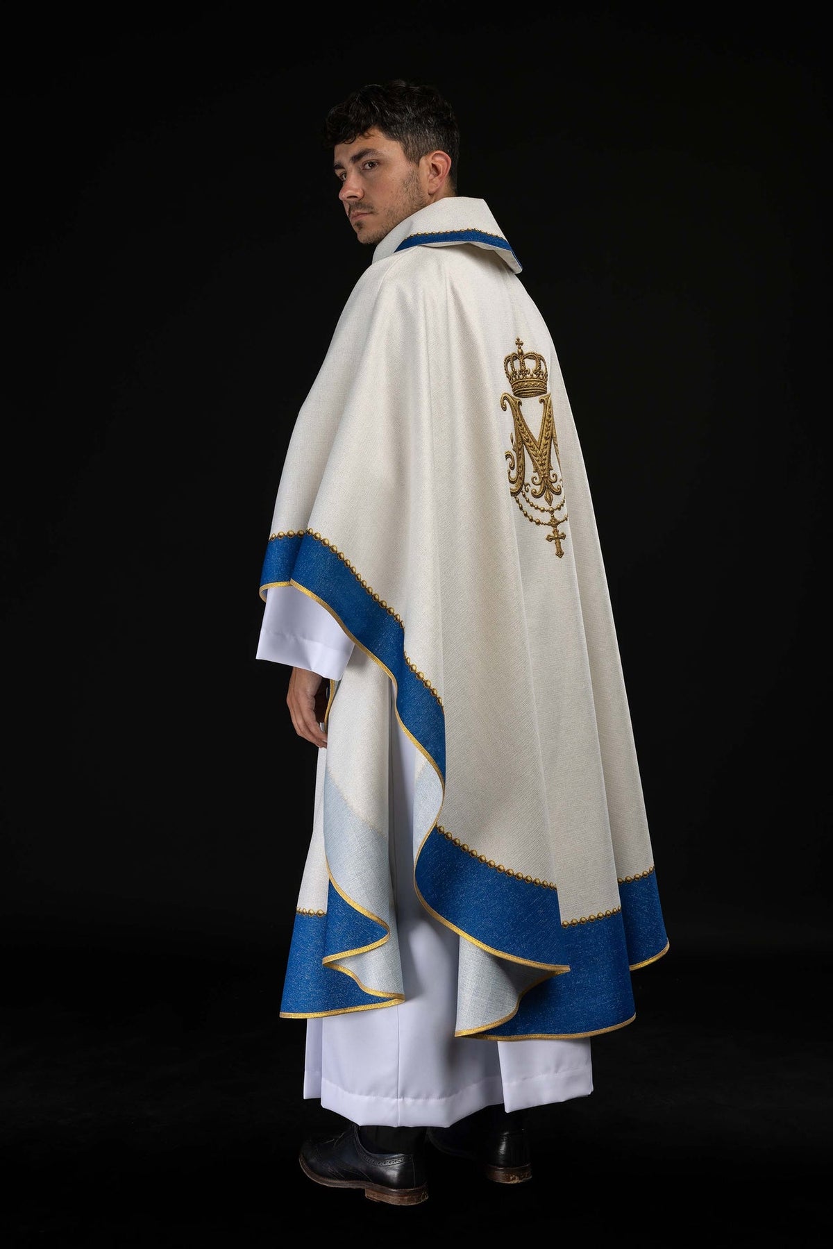 Casulla estampada con la imagen de Nuestra Señora de Częstochowa