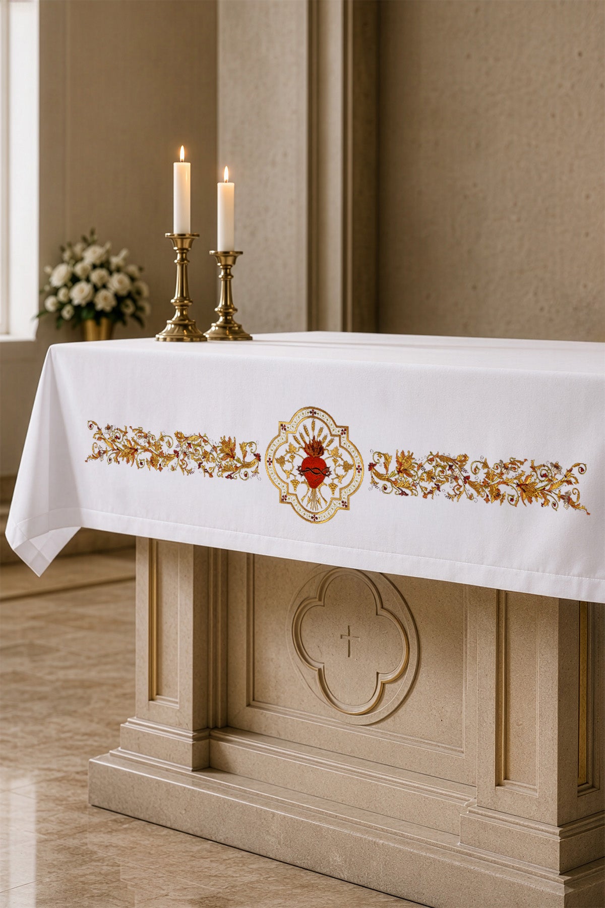 Mantel de altar con bordado frontal en motivo del Sagrado Corazón