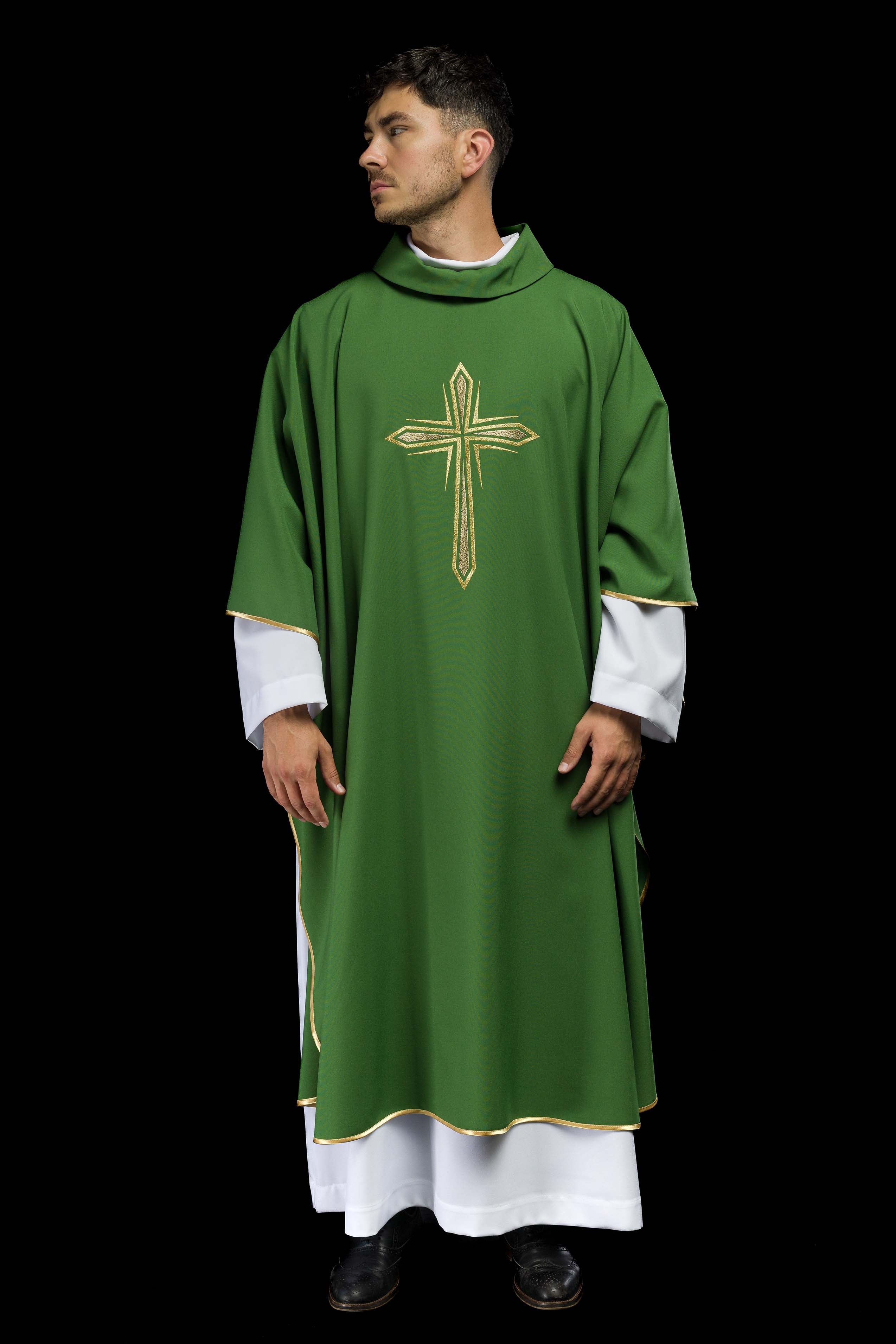 Casulla verde con bordado Cruz