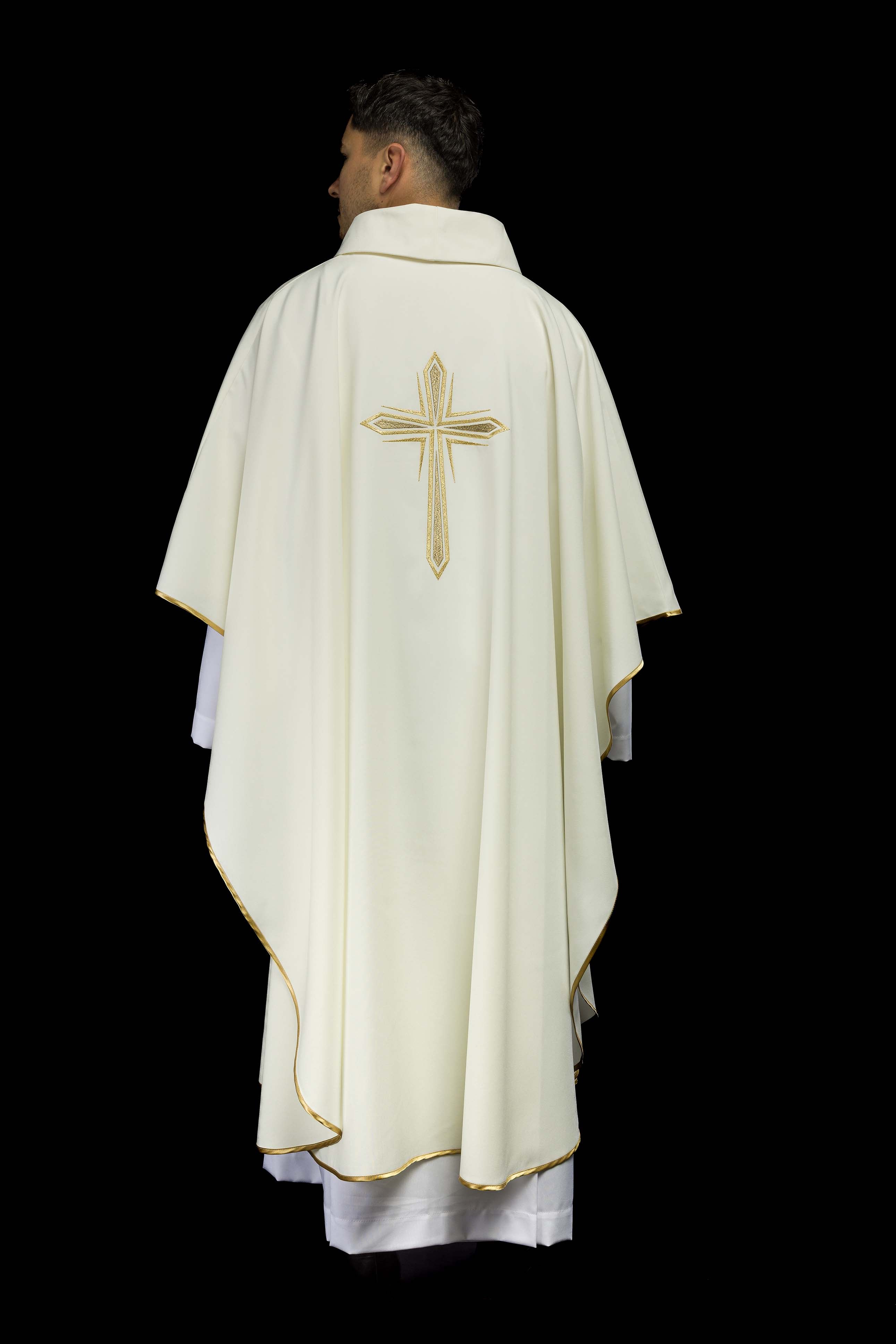 Casulla marfil con bordado Cruz